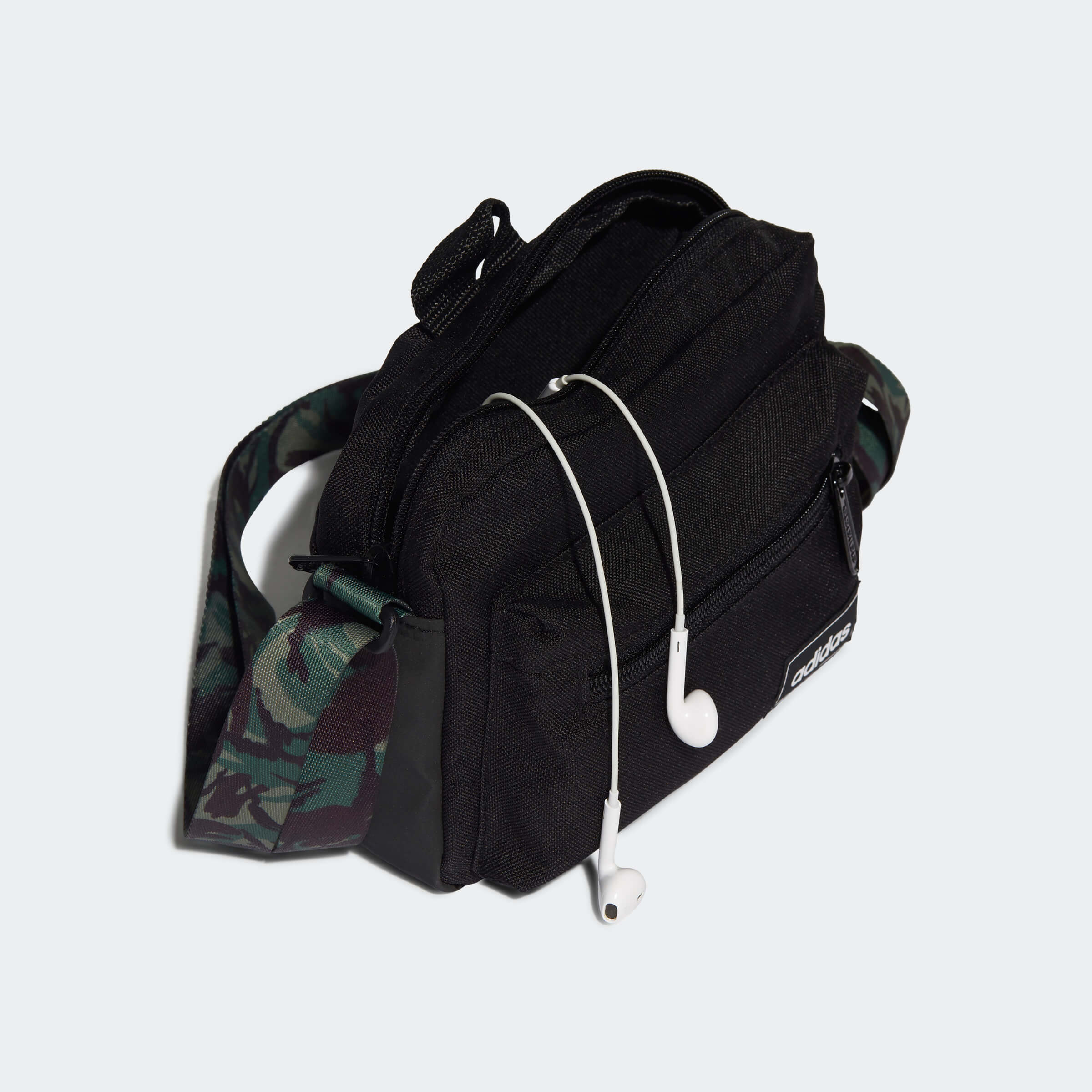 Чанта Adidas Clsc Camo Organ GN2062 отворена