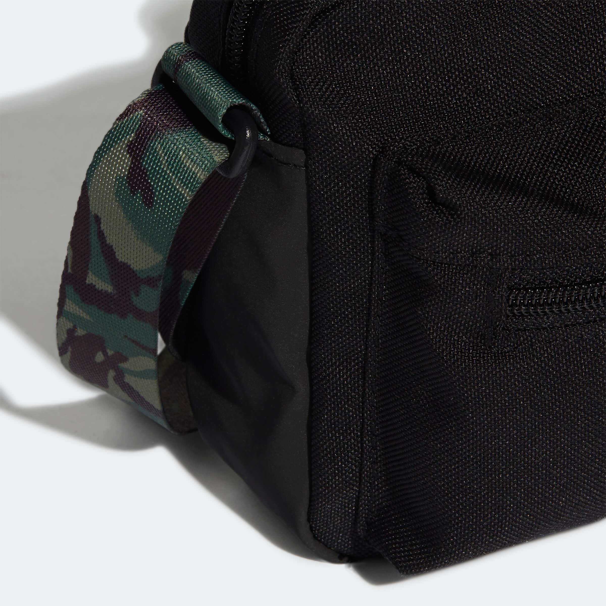 Чанта Adidas Clsc Camo Organ детайл джоб 