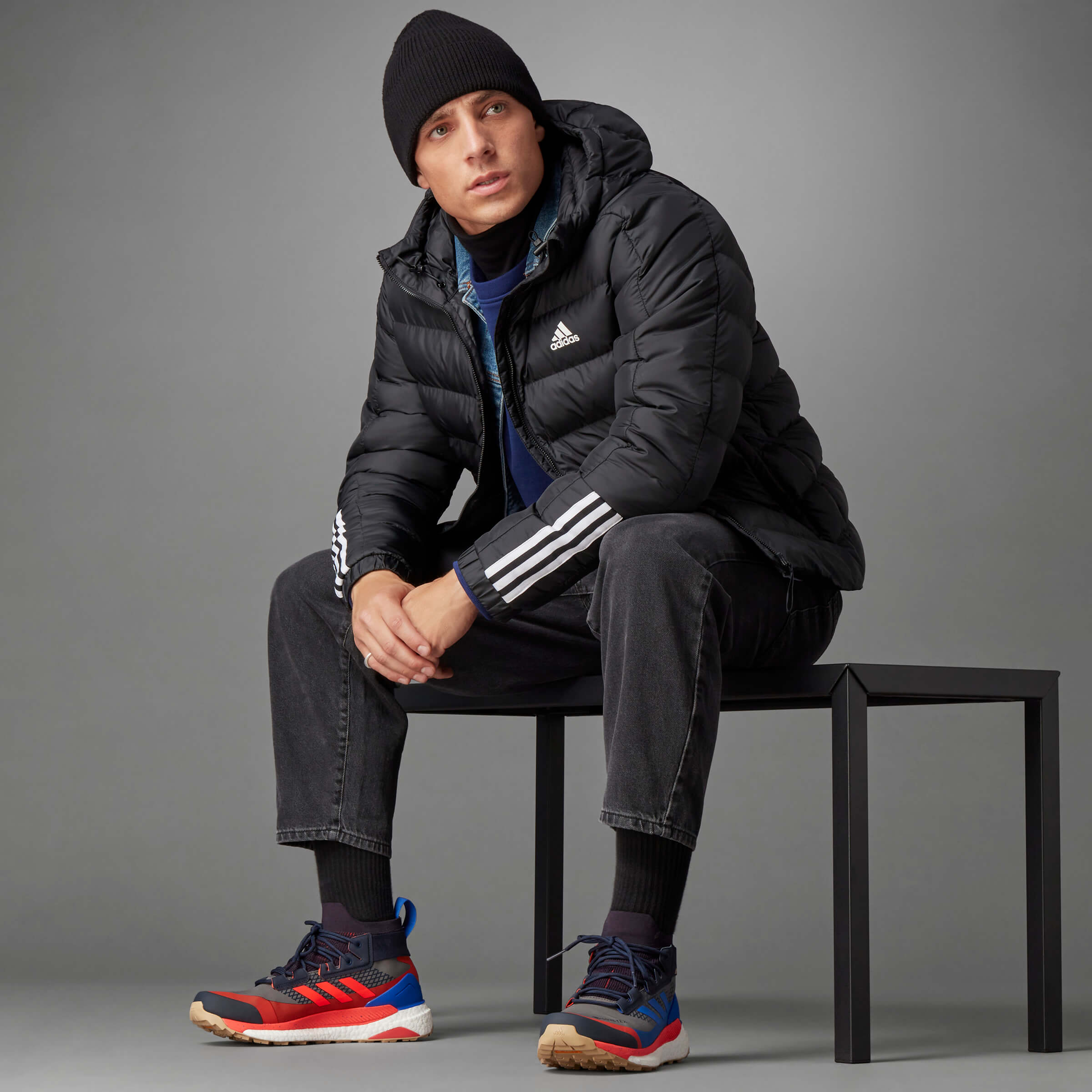 Зимно мъжко яке Adidas ITAVIC M JKT GT1674 върху модел