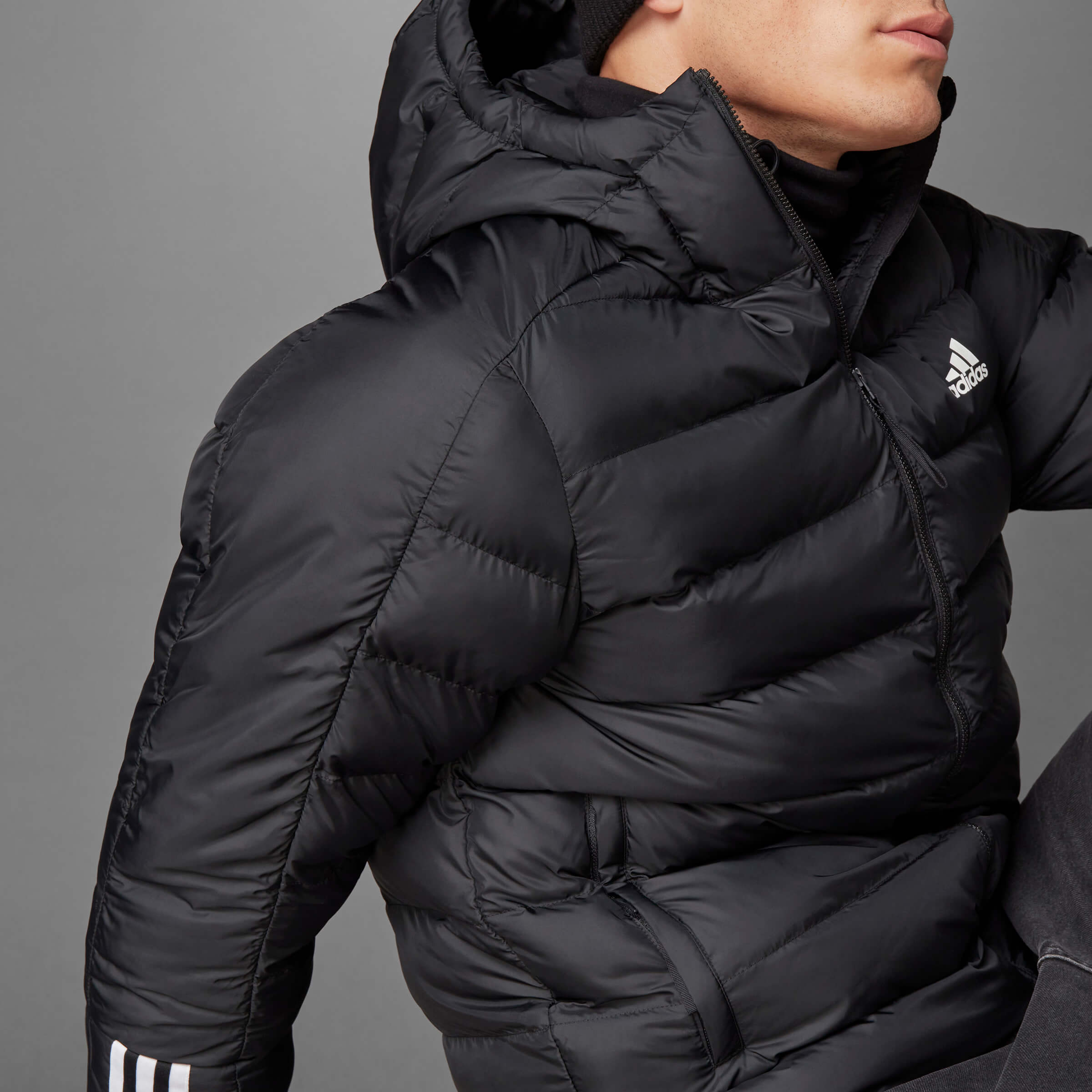 Мъжко зимно яке Adidas ITAVIC M JKT GT1674 - отблизо 
