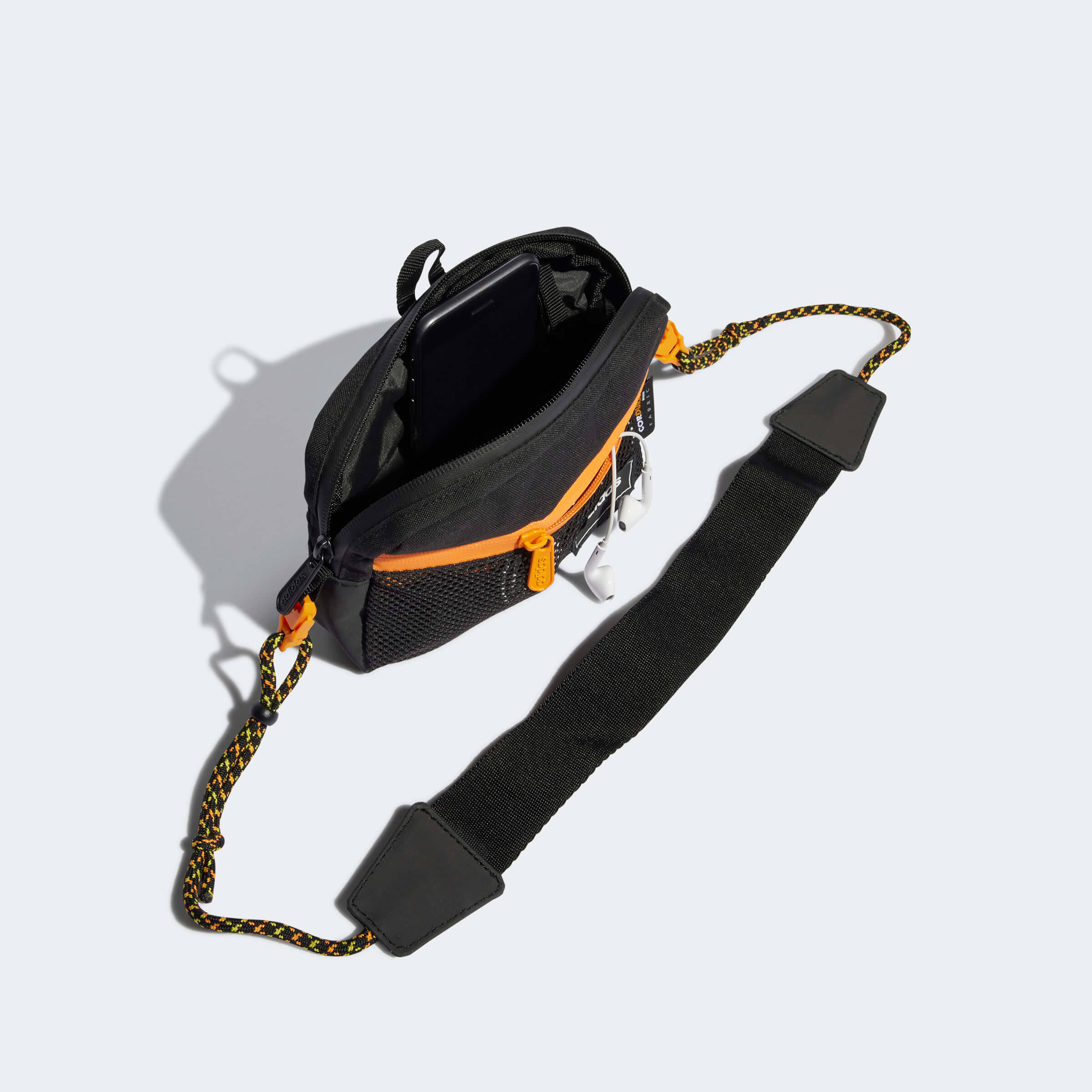 Чанта Adidas PERFORMANCE HC4774 отворена