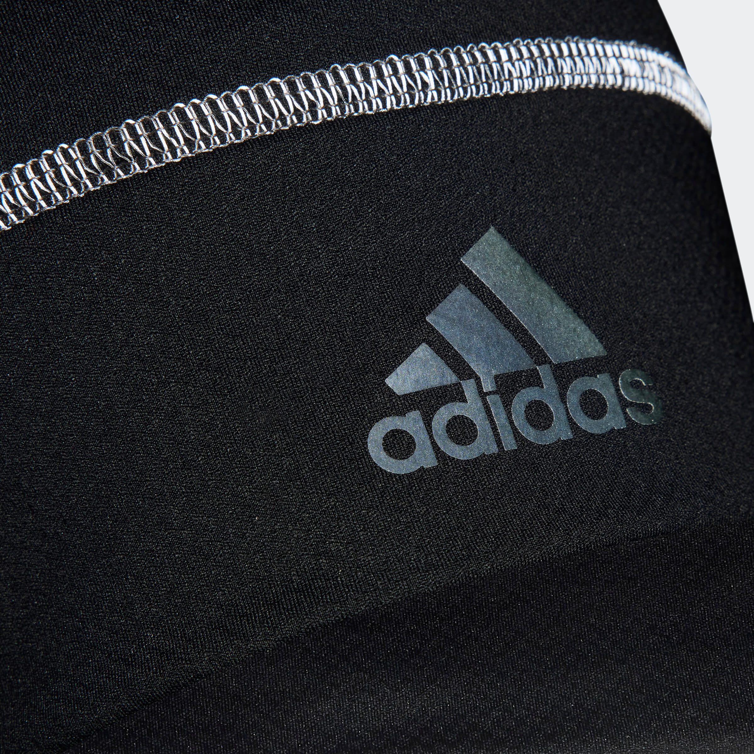 Зимна Шапка Adidas Cold.Rdy HG2750 детайл лого