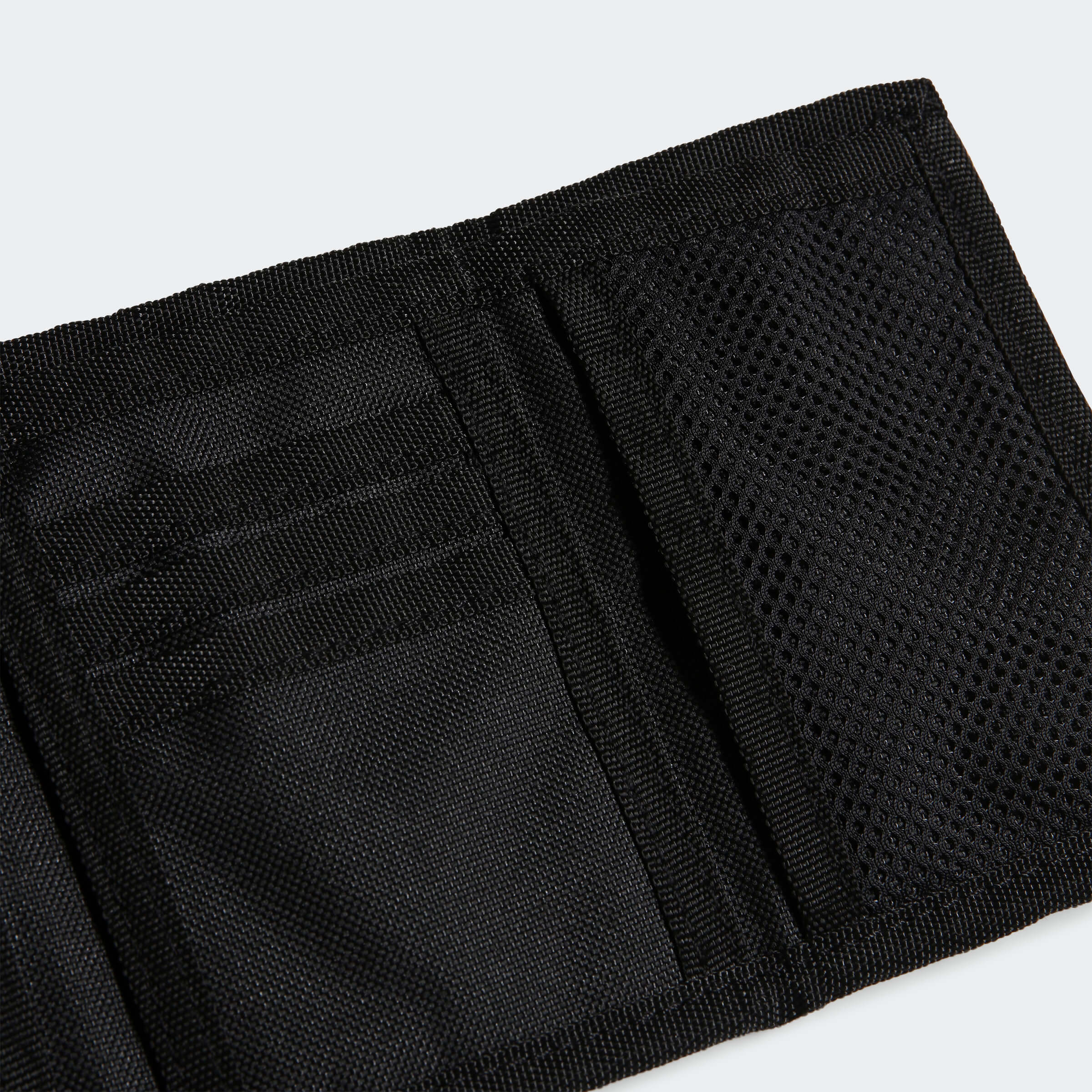 Портмоне Adidas Linear Wallet детайл вътрешен джоб
