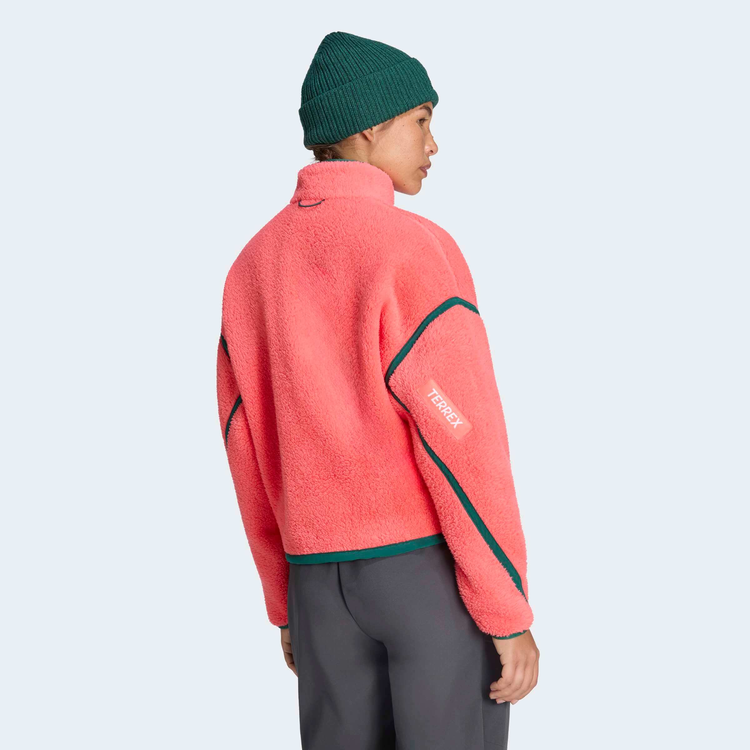 Дамски розов полар Adidas Terrex Multi High HY7930 – пухкава материя и зелени кантове, заден изглед