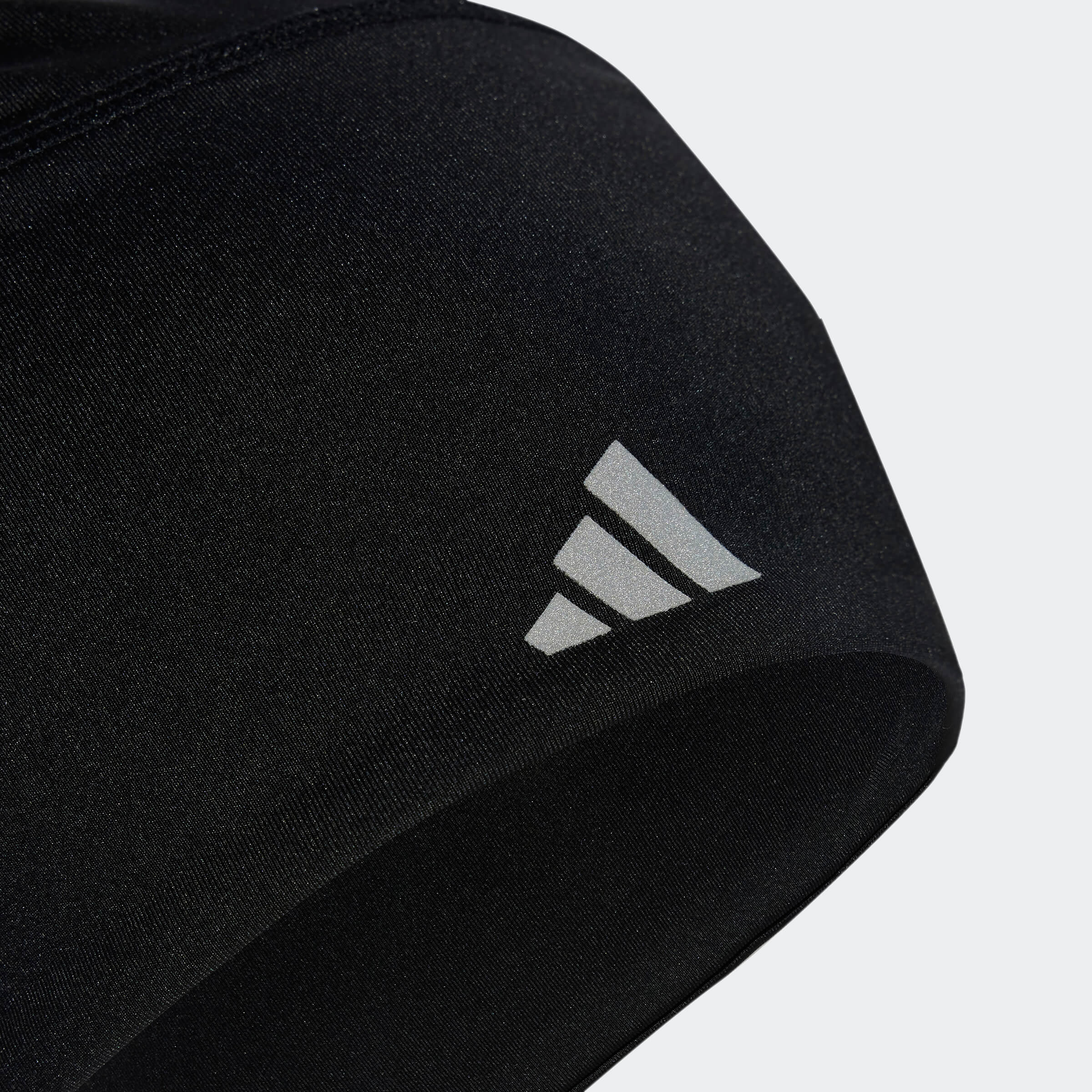 Зимна Шапка Adidas Aeroready Fitted Beanie IA1479 детайл лого