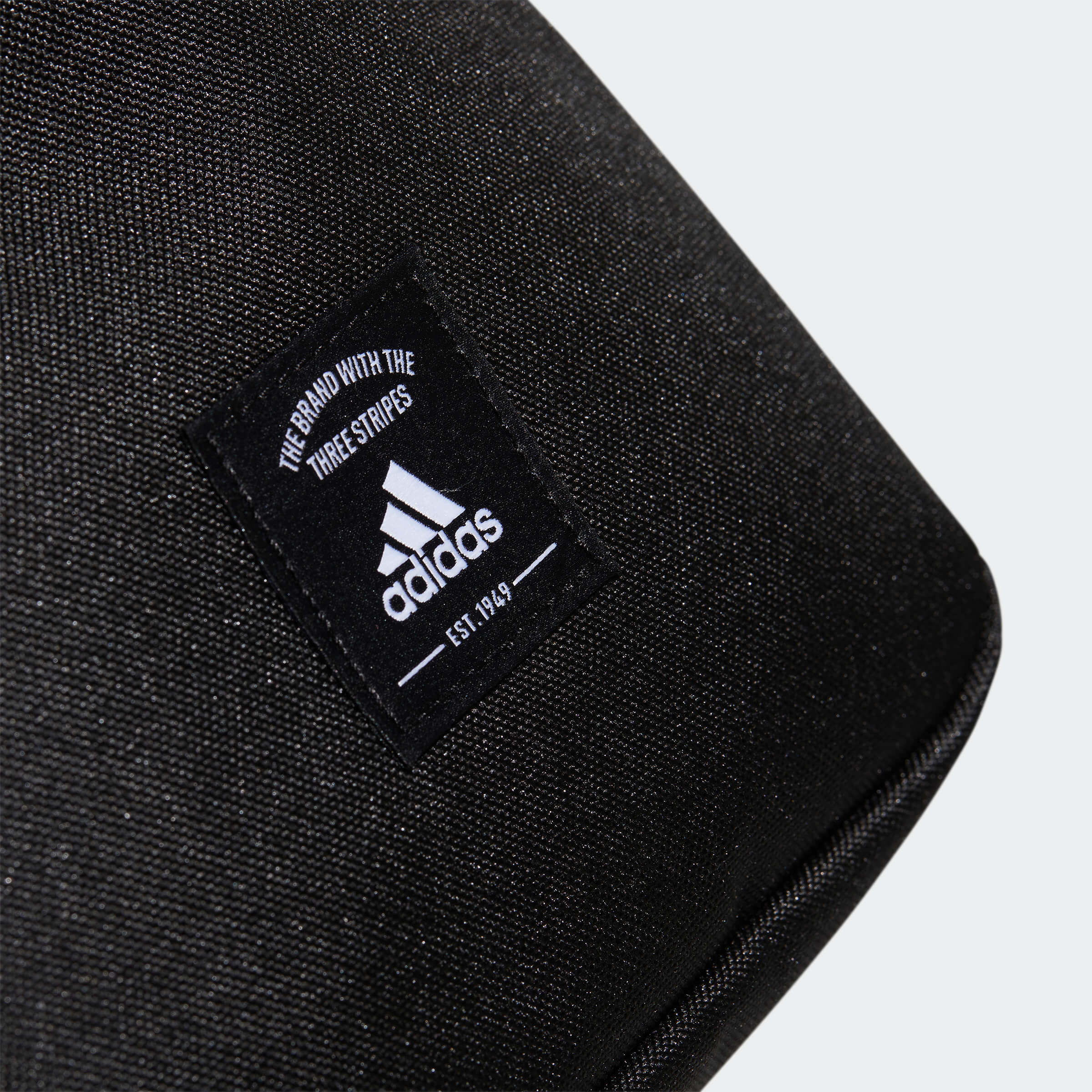 Чанта Adidas NCL WNLB детайл лого