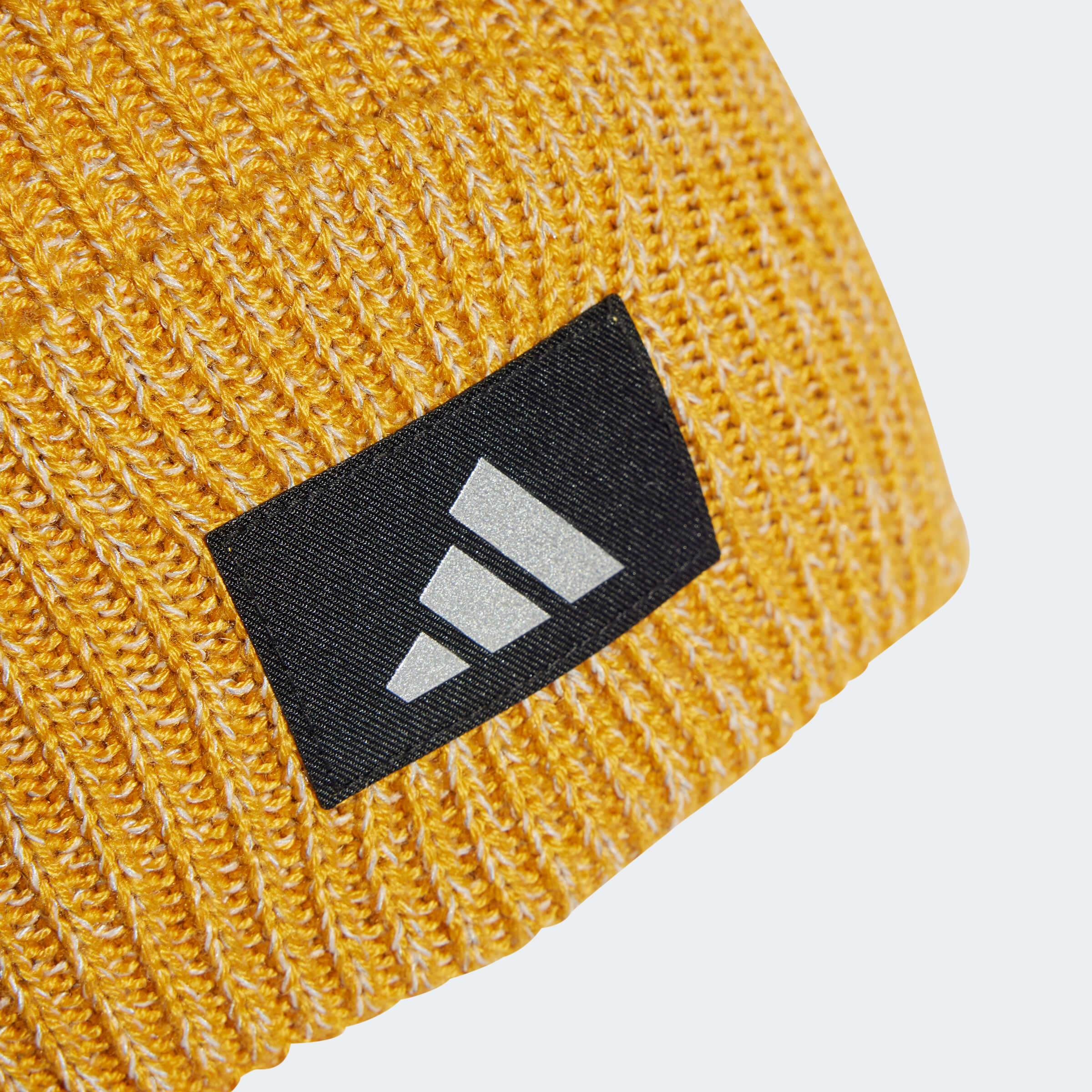 Зимна Шапка Adidas Cold.Rdy Running Beanie IM1213 детайл лого