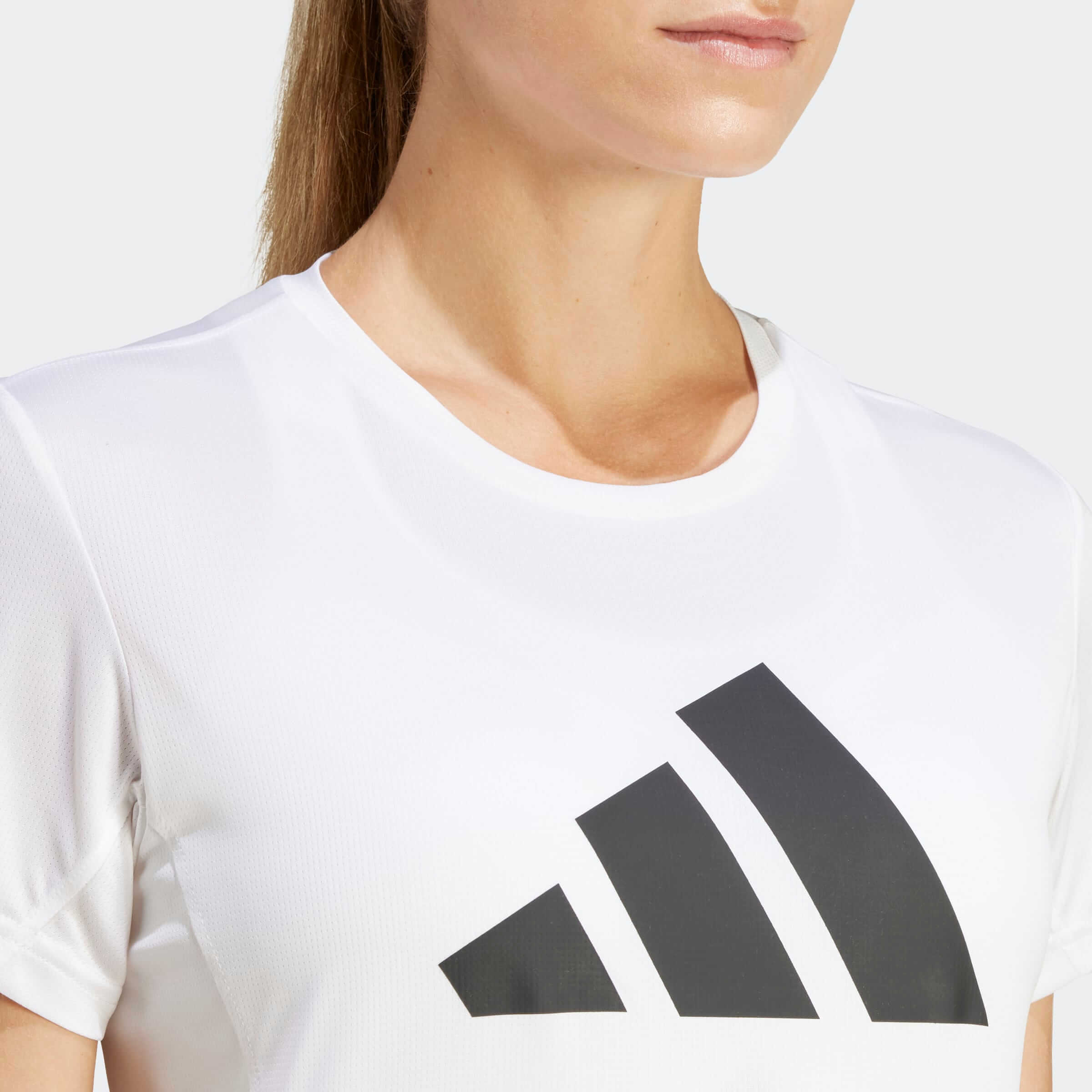 Дамска Тениска Adidas RUN IT TEE IN0111 детайл лого