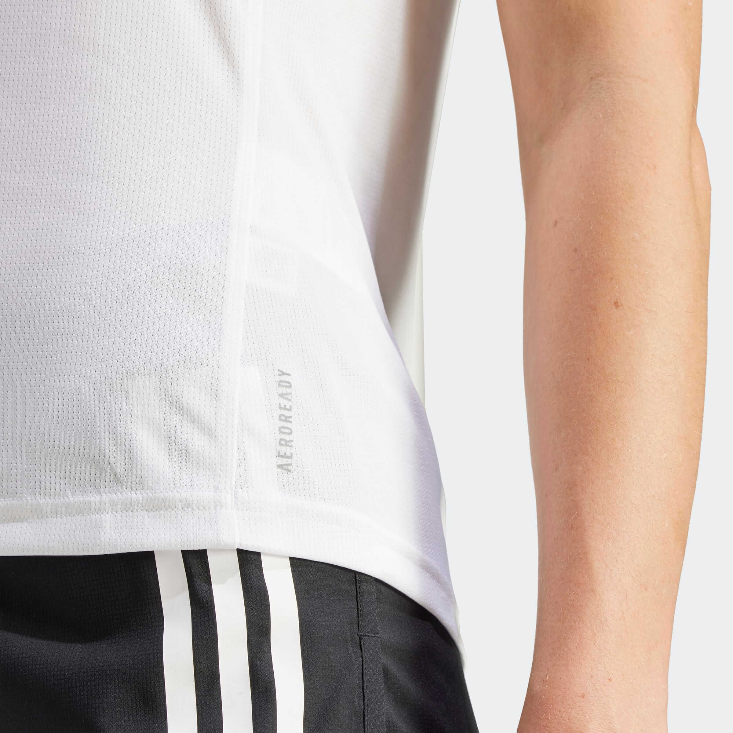 Дамска Тениска Adidas RUN IT TEE детайл Aeroready 