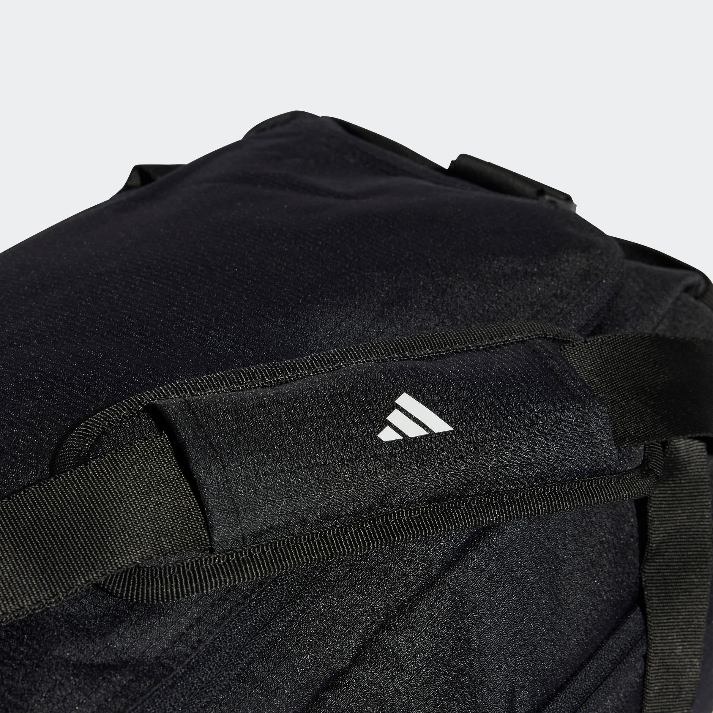 Сак Adidas TR DUFFLE S детайлна снимка на дръжката