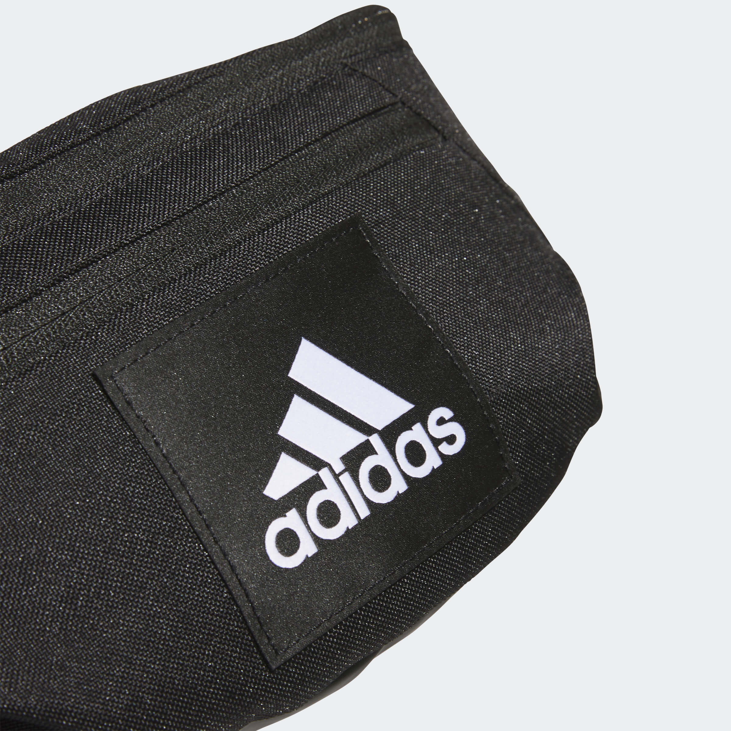 Чанта Adidas ESS WAIST BAG детайл лого