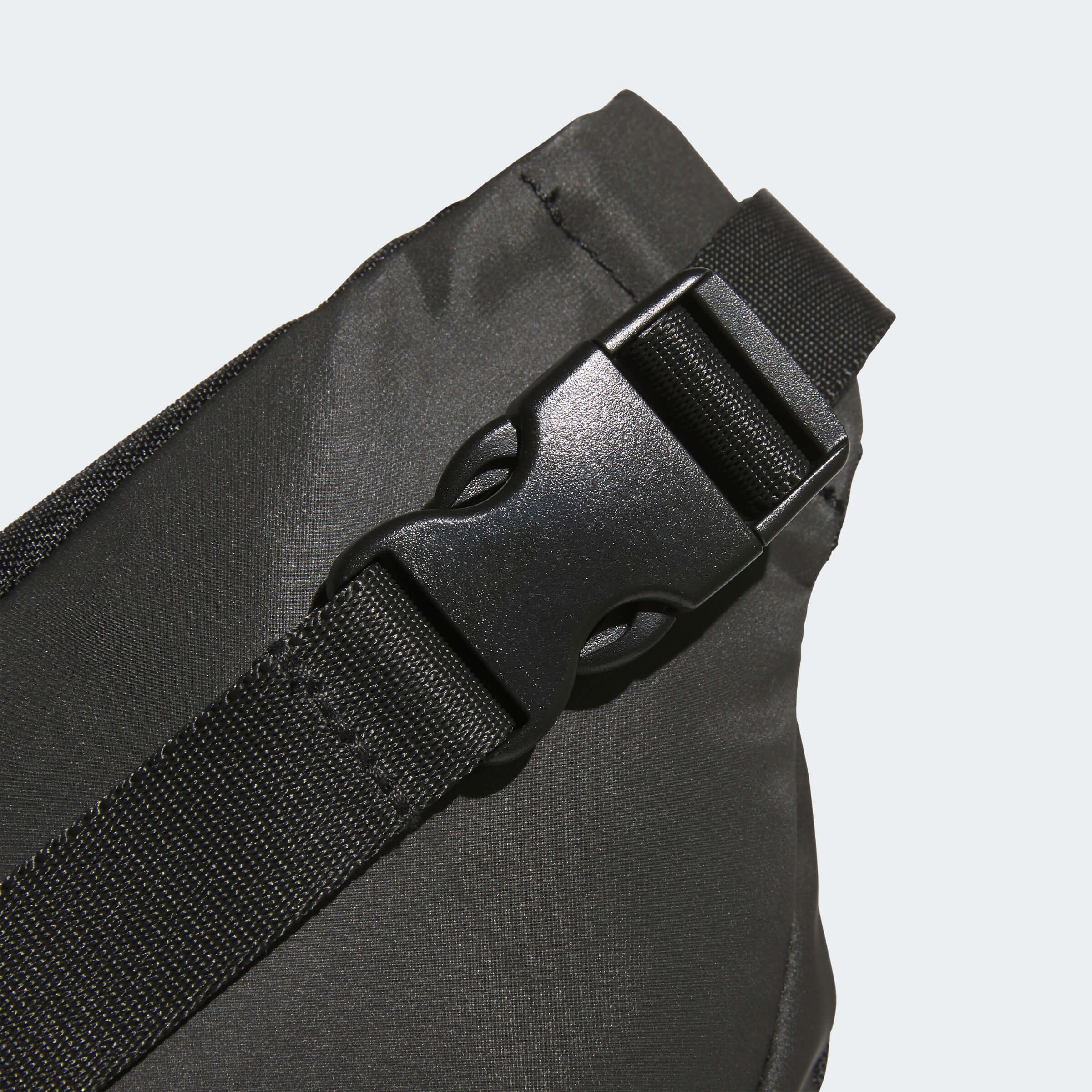 Чанта Adidas ESS WAIST BAG детайл дръжка