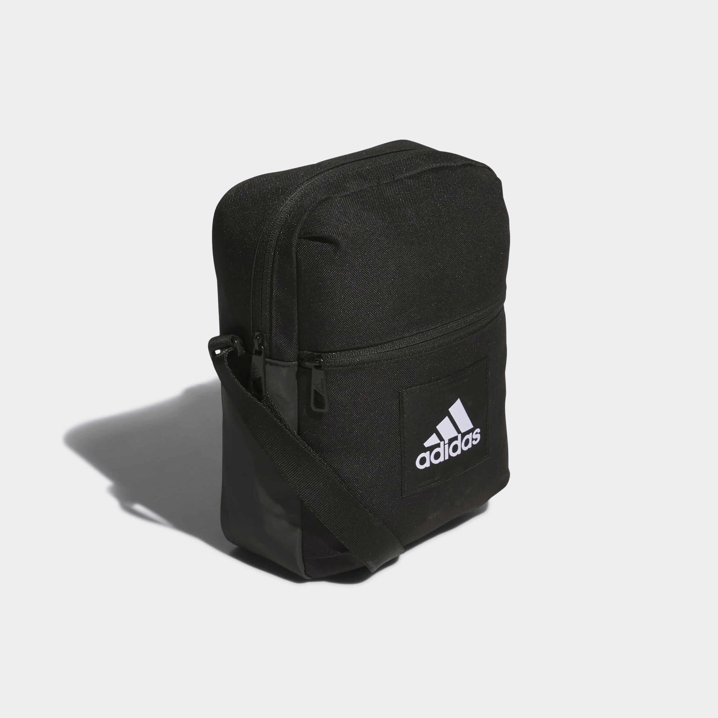 Чанта Adidas ESS Organizer IT2048 отстрани
