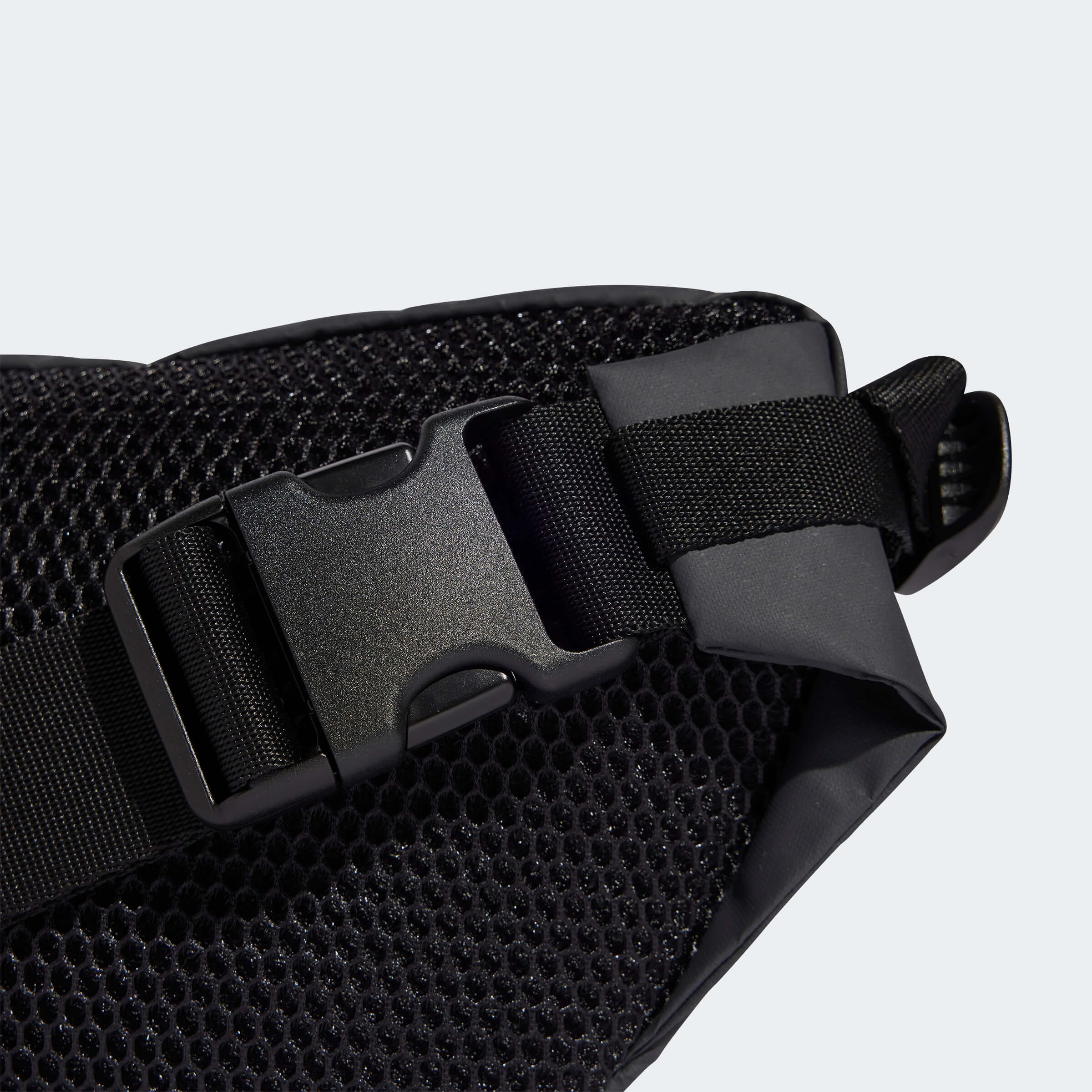 Чанта Adidas Hybrid Waist Bag детайл дръжка