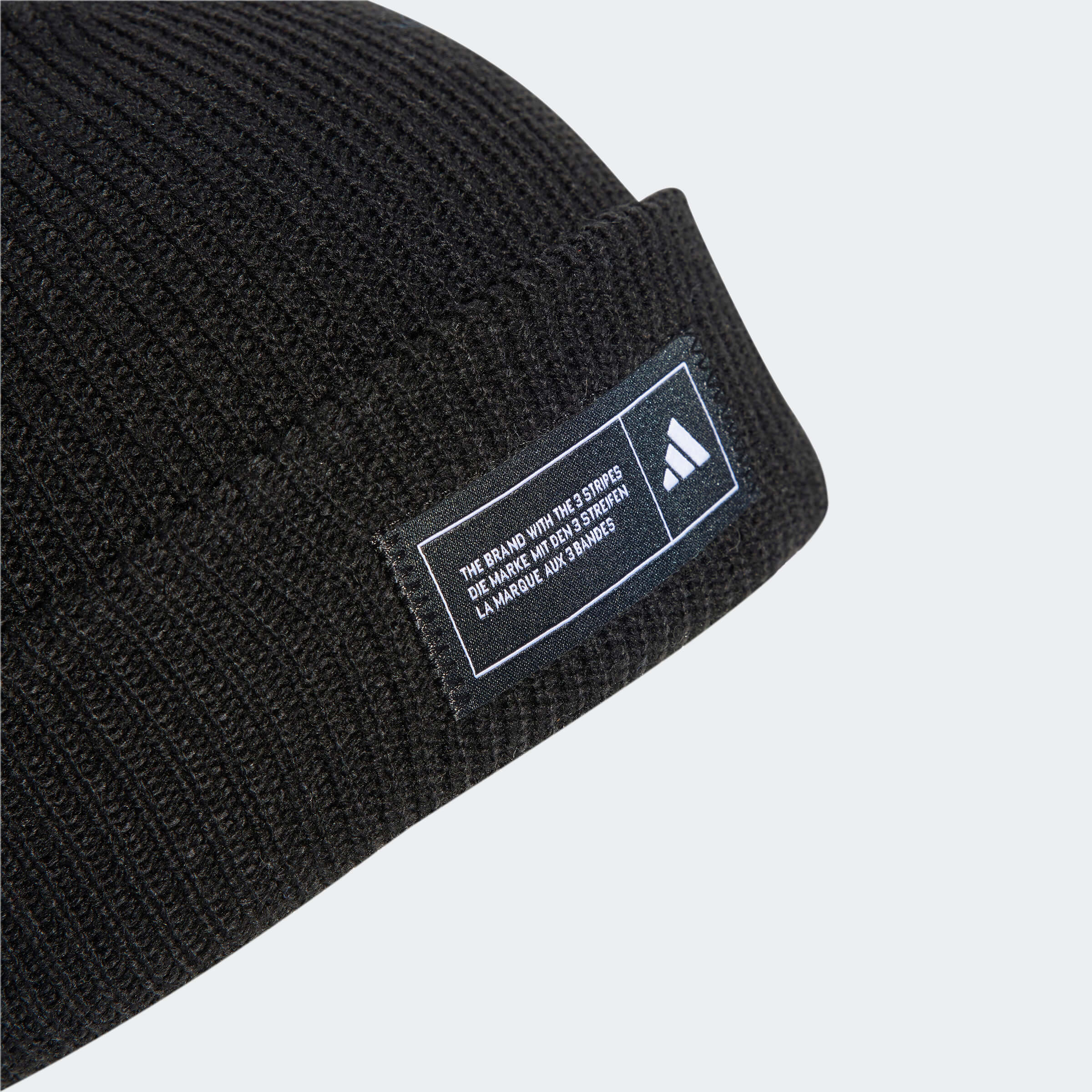 Зимна Шапка Adidas ESS BEANIE CUFF IT4633 детайл лого