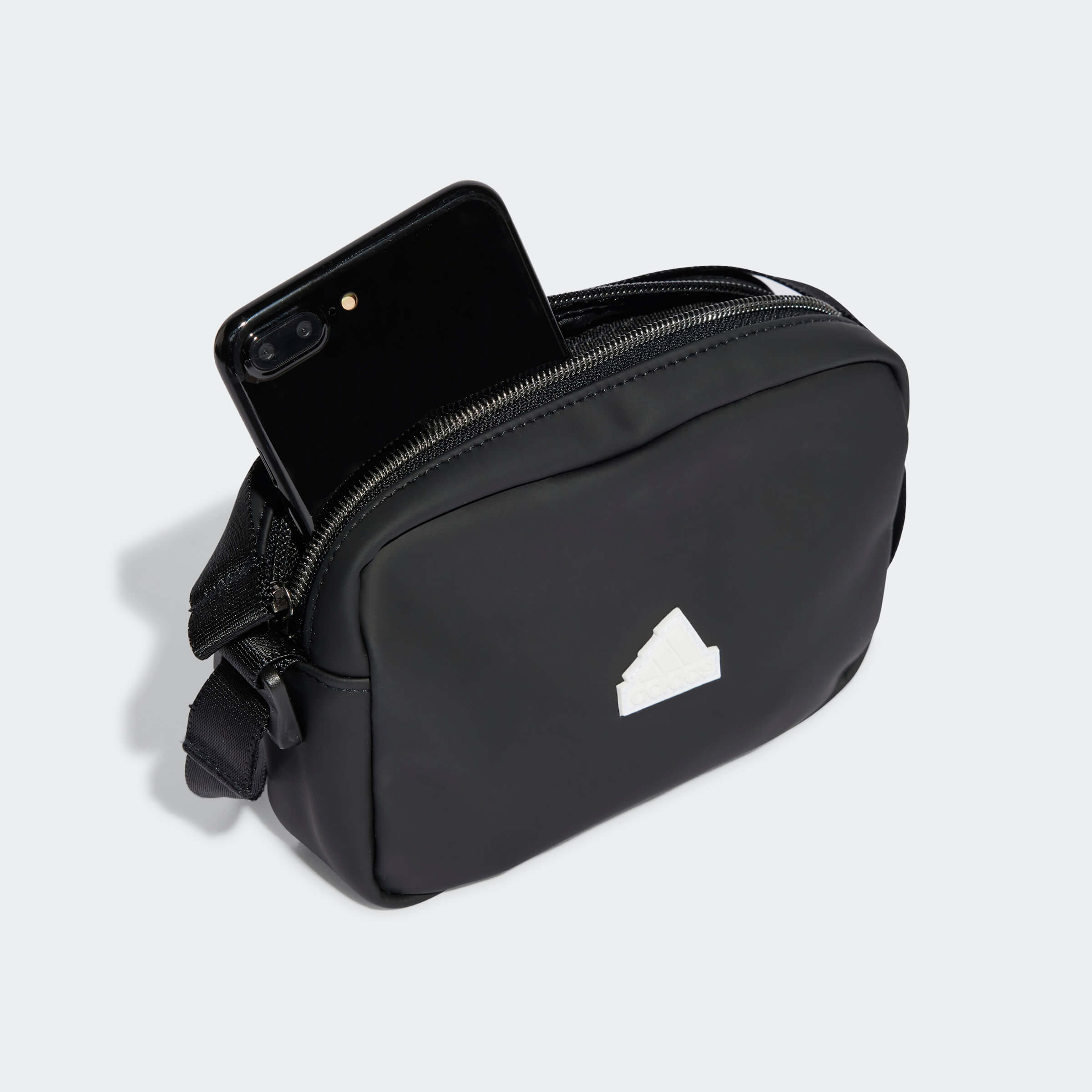 Чанта Adidas PU ESS BAG отворена