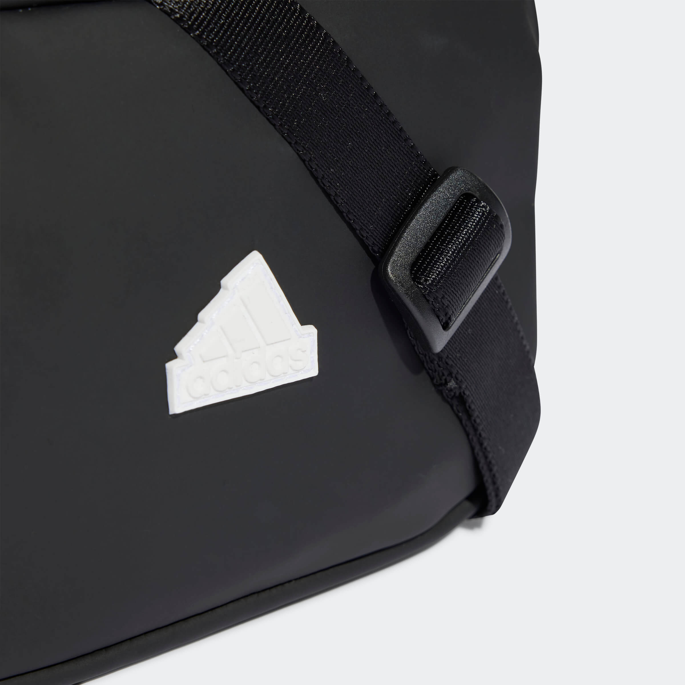 Чанта Adidas PU ESS BAG IV7506 детайл лого