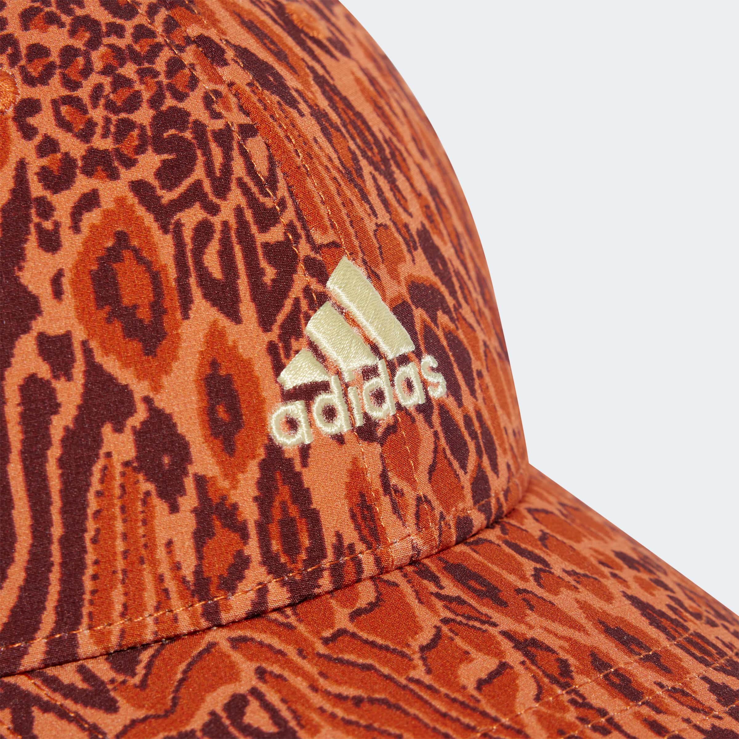 Шапка с Козирка Adidas W FARM CAP AOP детайл лого