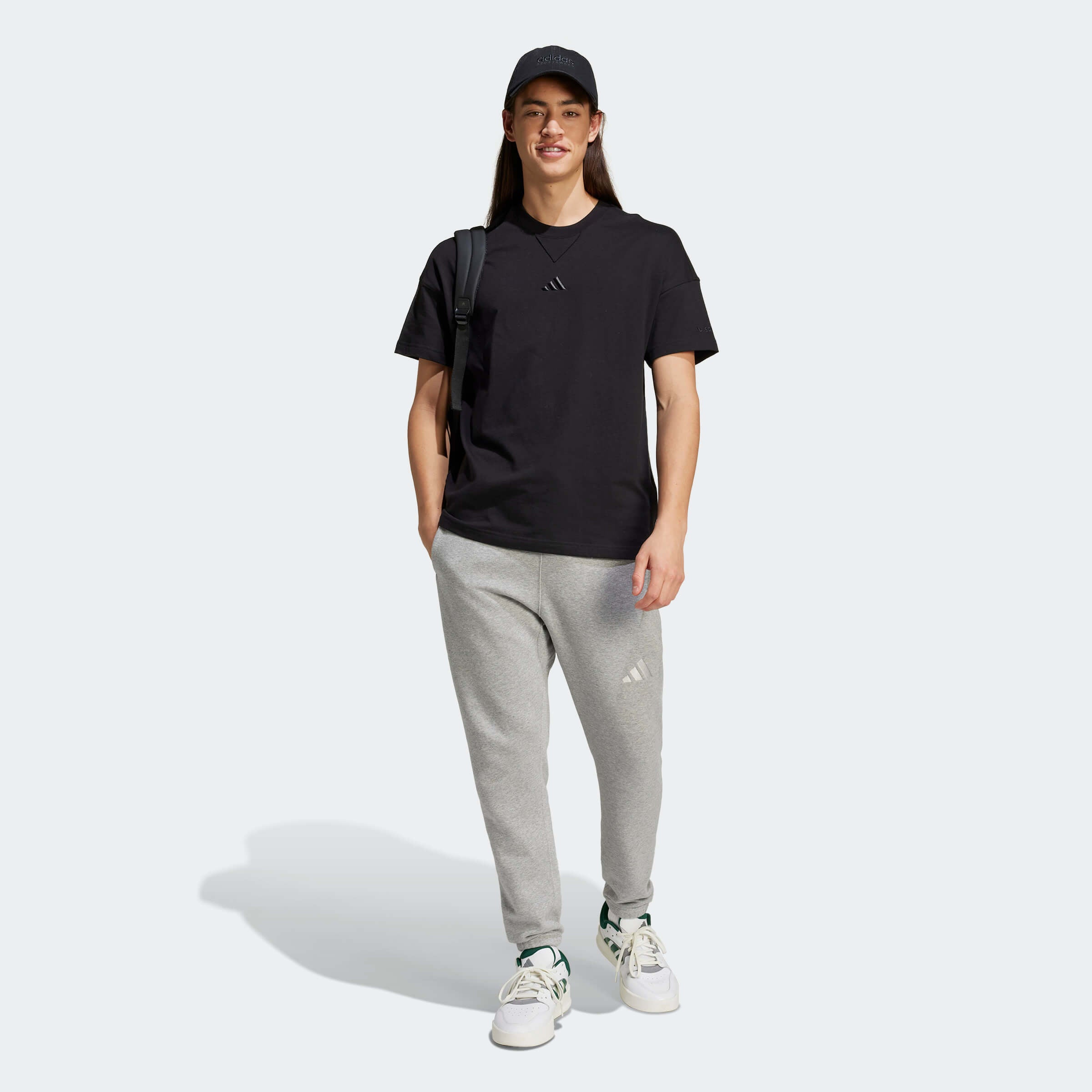 Мъжка Тениска Adidas M A SZN върху модел