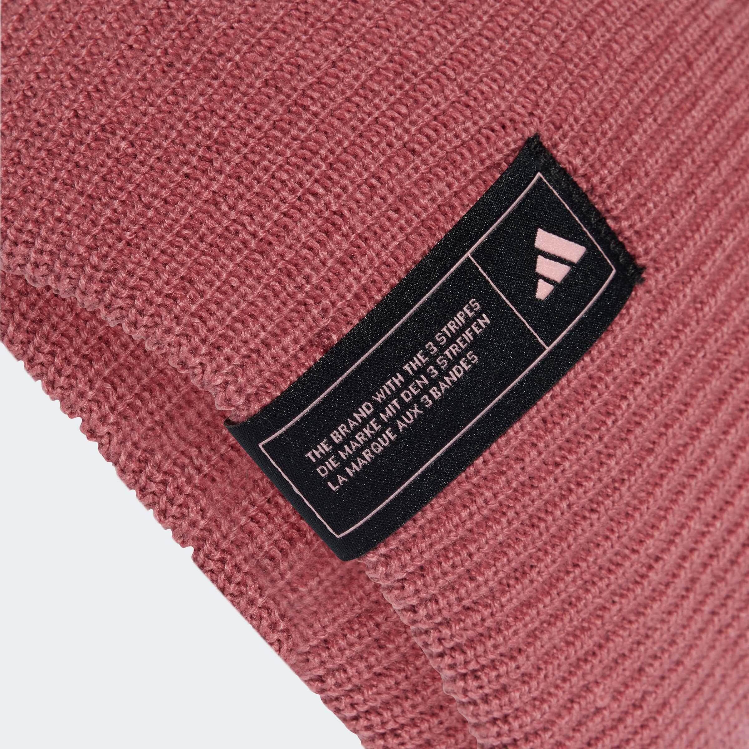 Зимна Шапка Adidas ESS BEANIE IY5259 детайл надпис