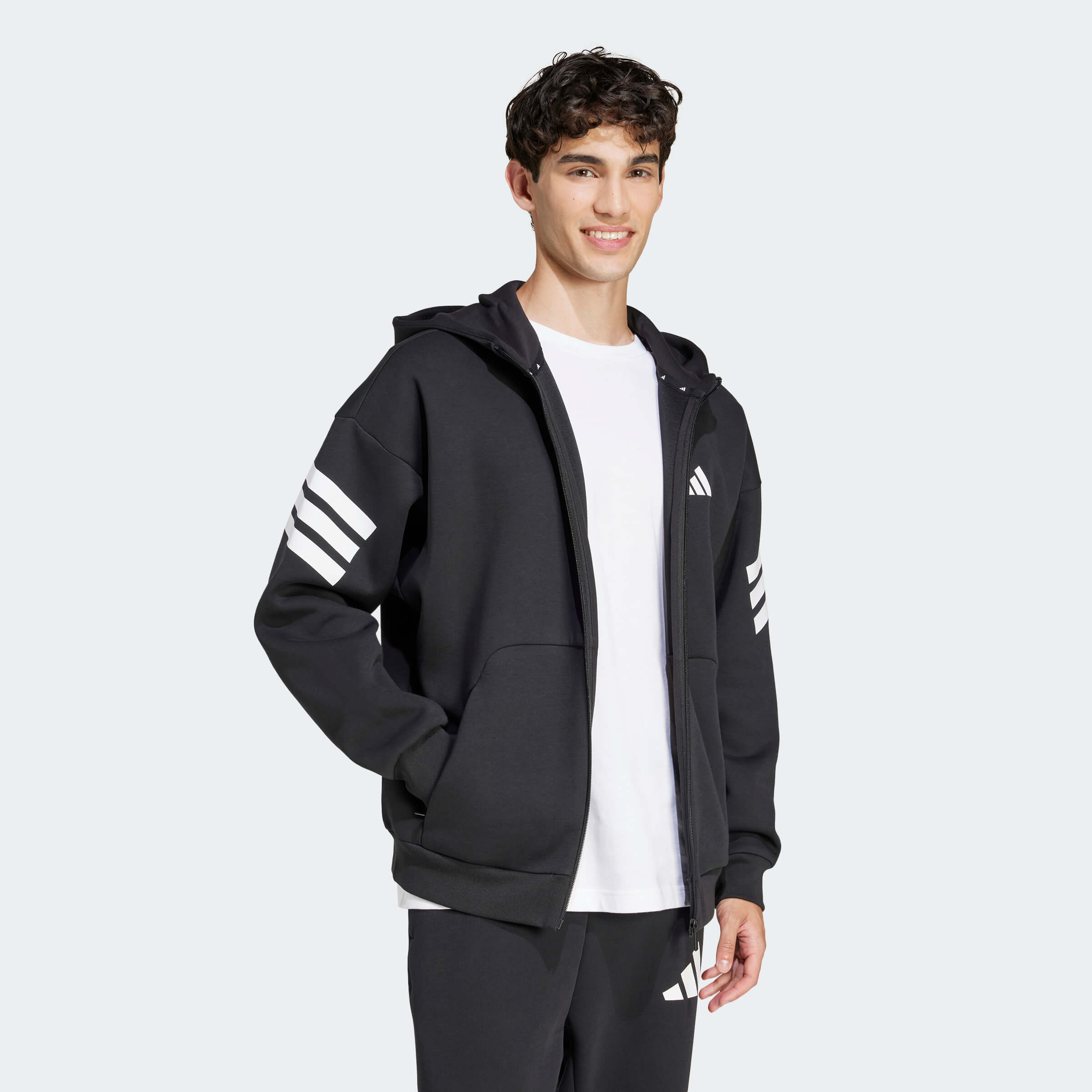 Мъжко Горнище Adidas M FI 3S FZ върху модел