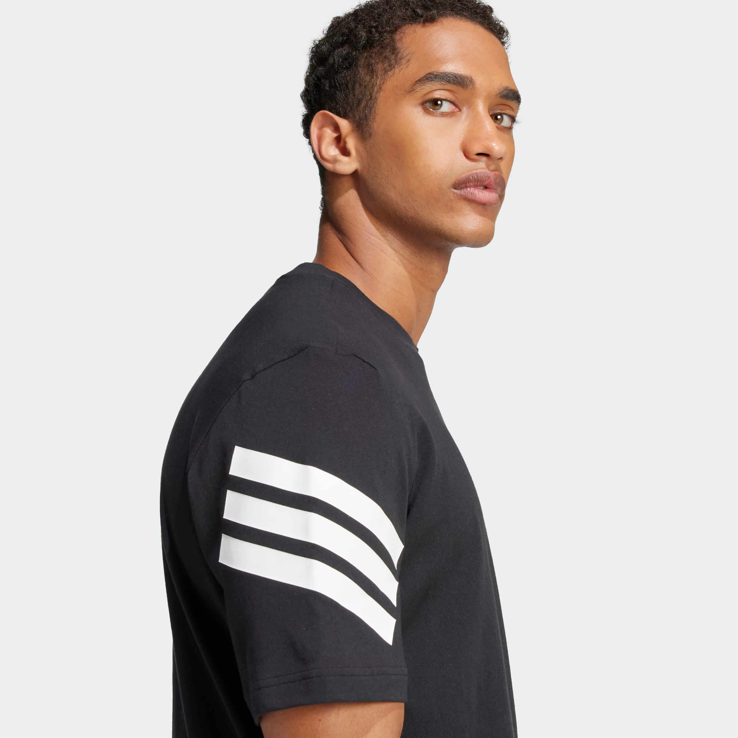 Мъжка Тениска Adidas M FI 3S REG JD4877 детайл ръкав
