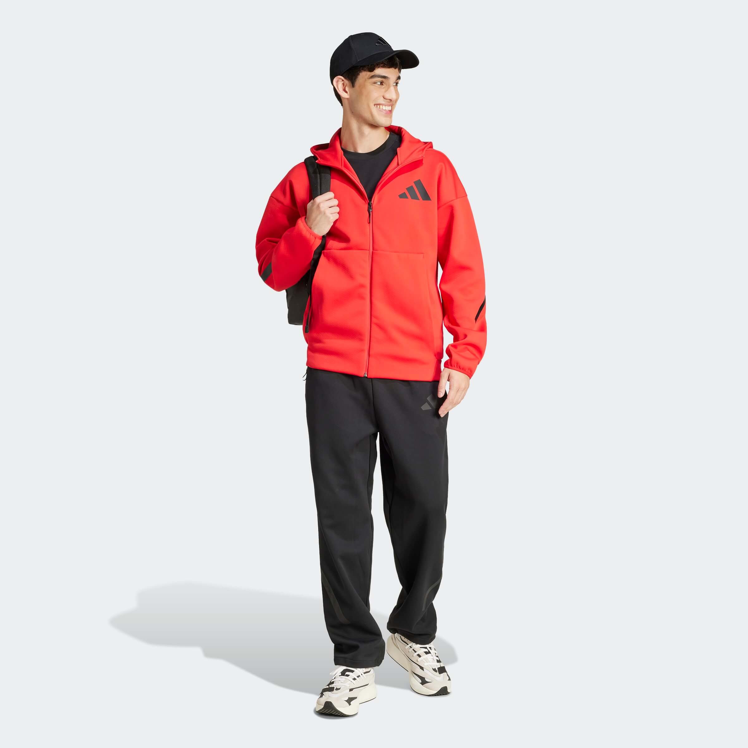 Шапка с Козирка Adidas BBALL CAP TONAL върху модел
