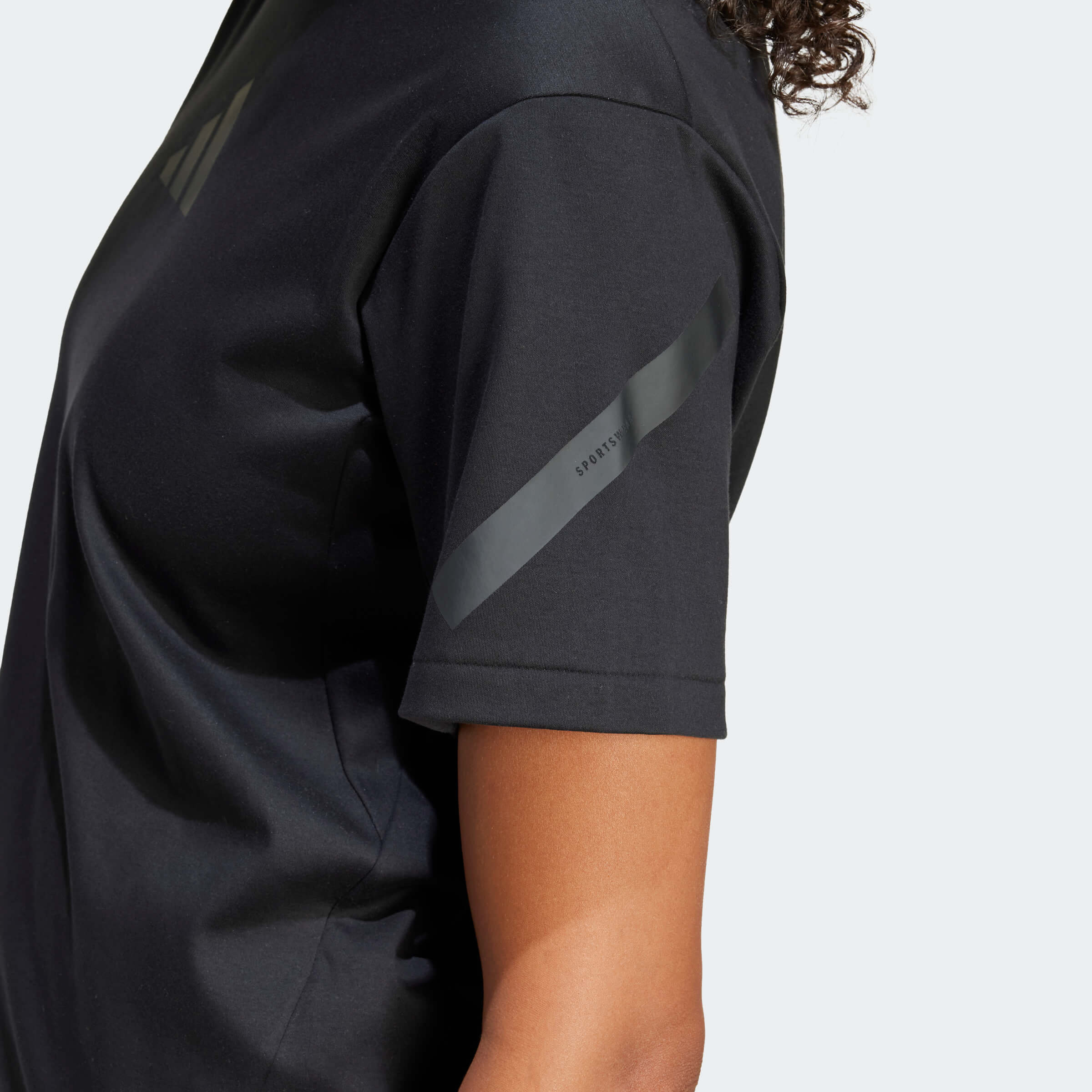 Дамска Тениска Adidas W Z.N.E. TEE детайл ръкав
