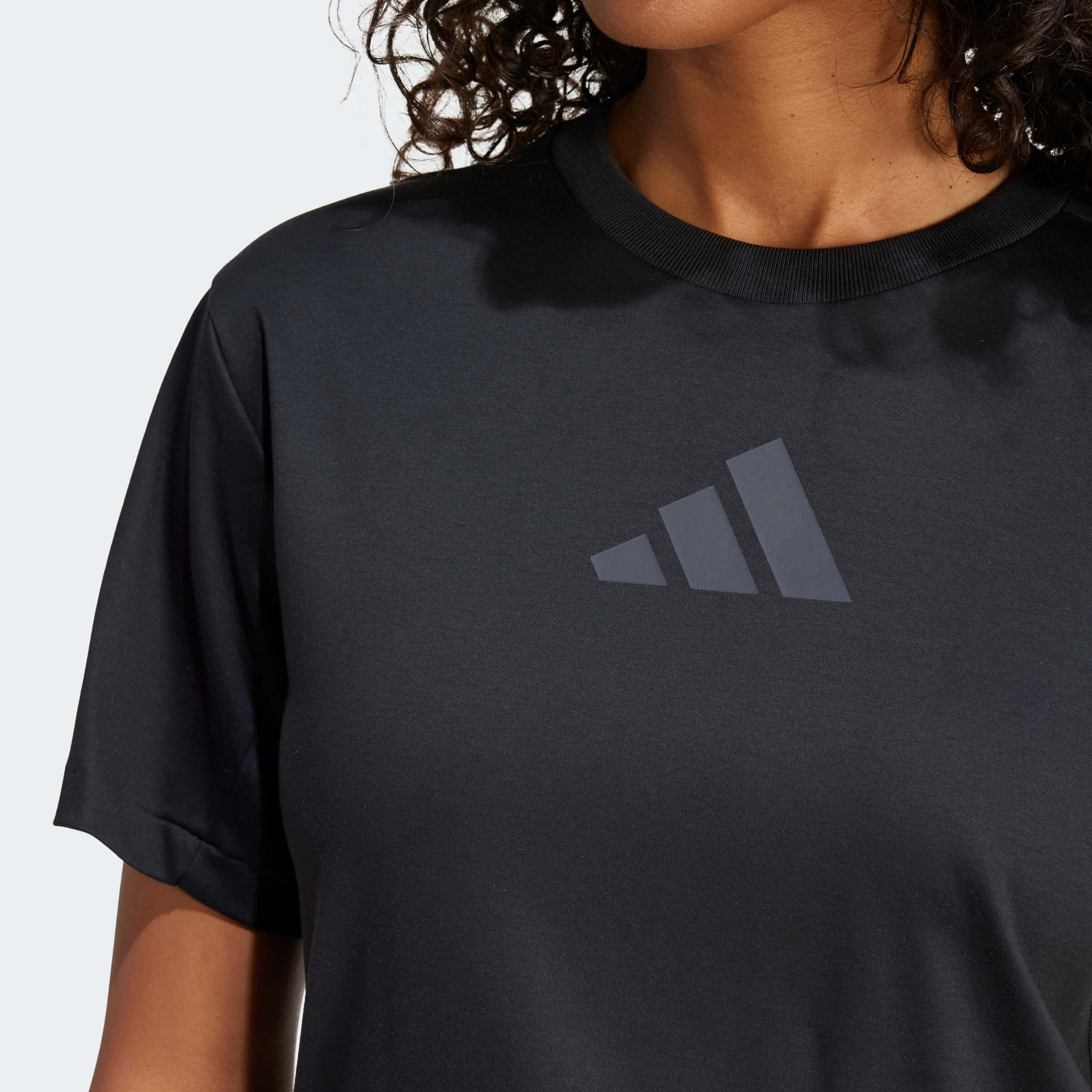 Дамска Тениска Adidas W Z.N.E. TEE детайл лого