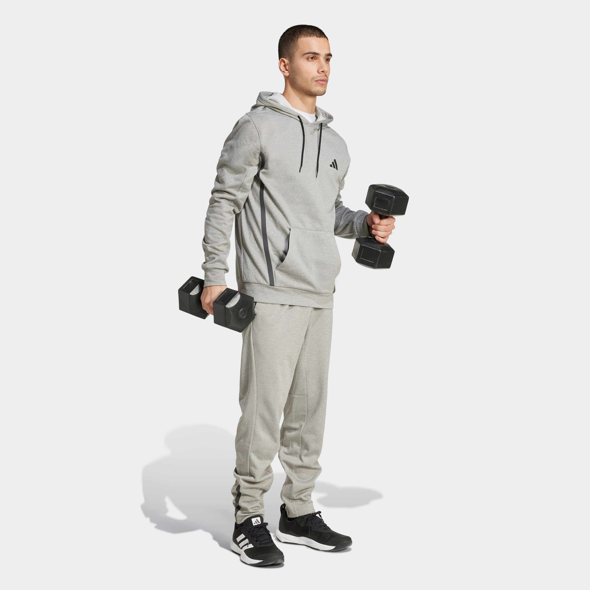 Мъжки Суитшърт Adidas GG SL HD в цял ръст върху модел