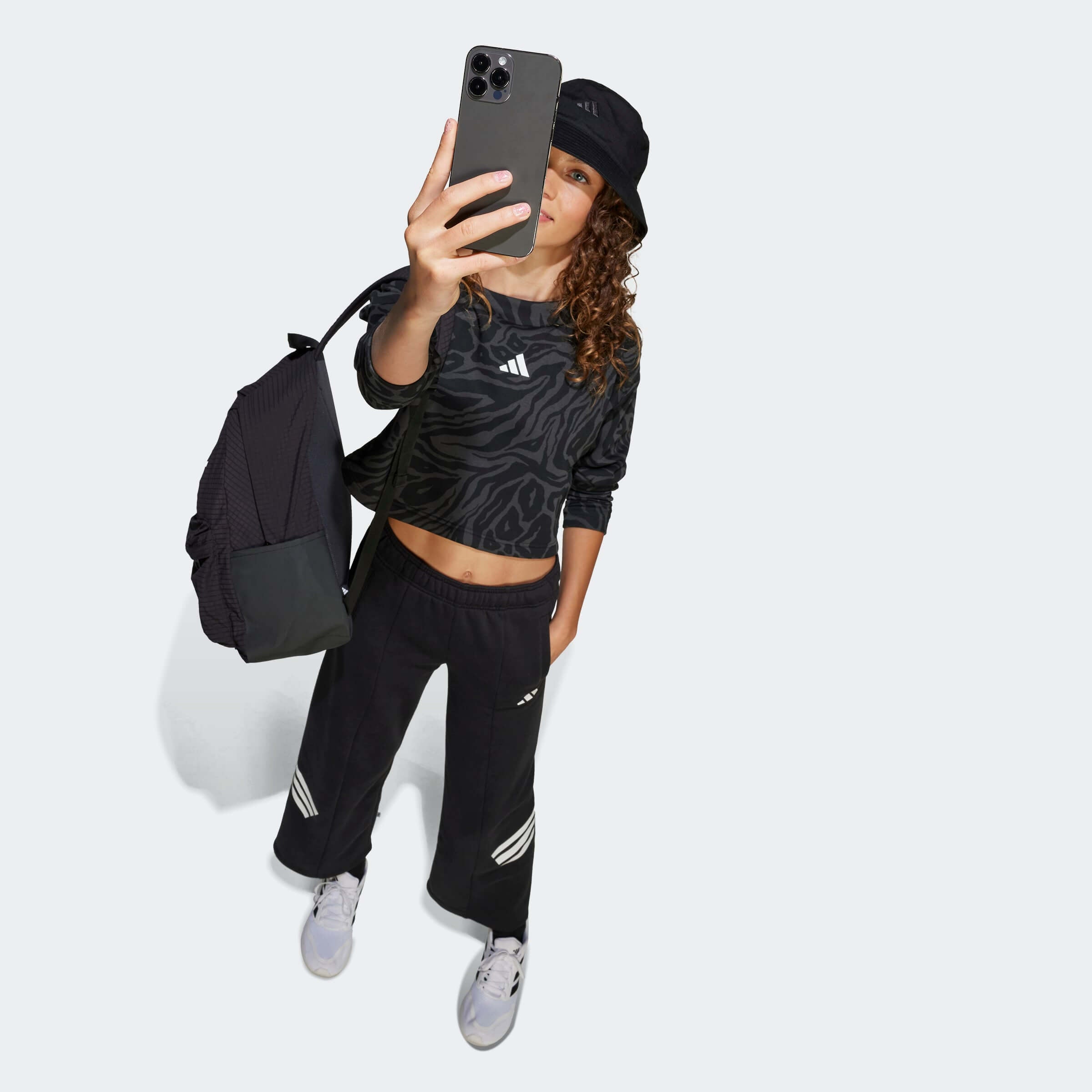 Юношеска Блуза Adidas JG FI AOP TOP JM1367 в цял ръст