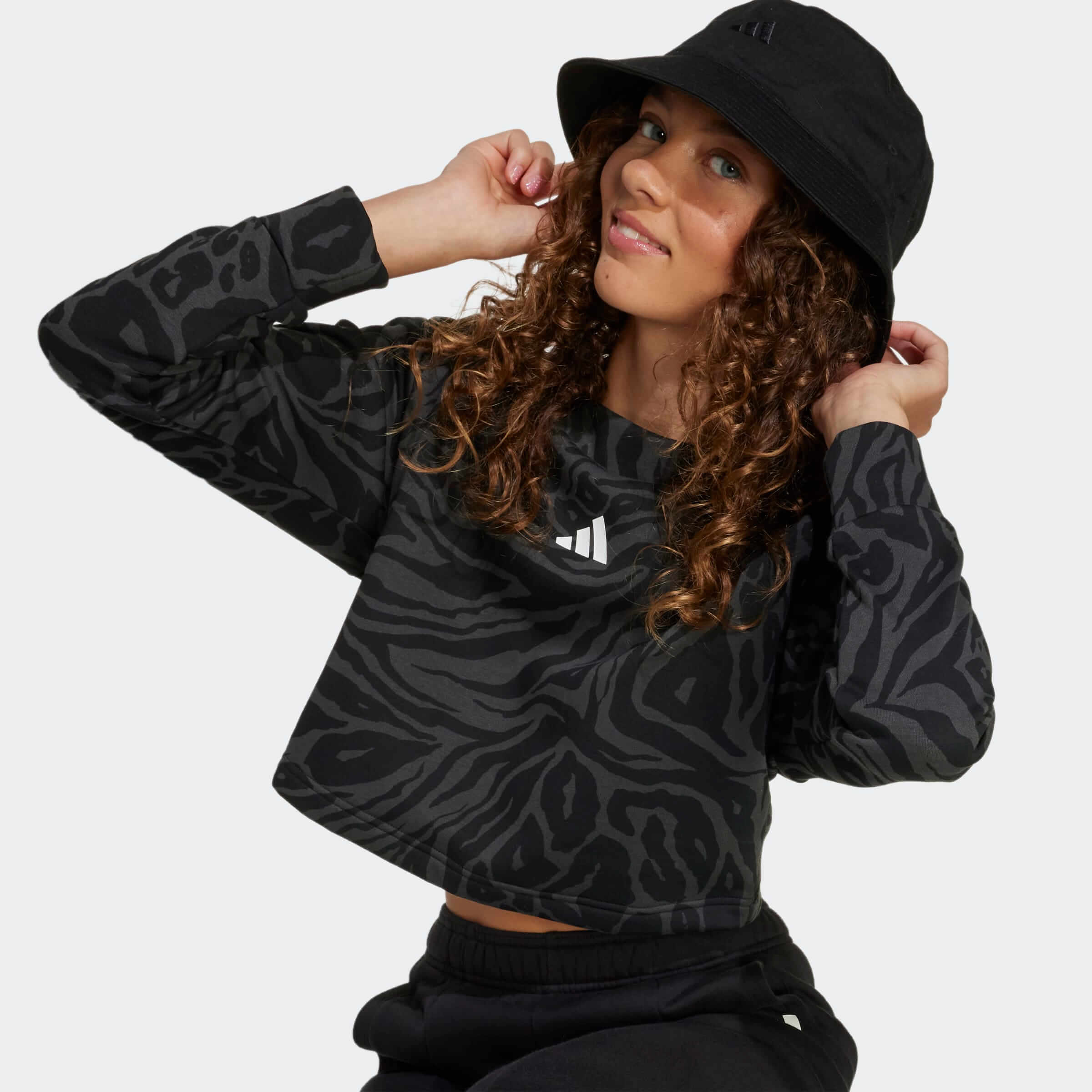 Юношеска Блуза Adidas JG FI AOP TOP отстрани