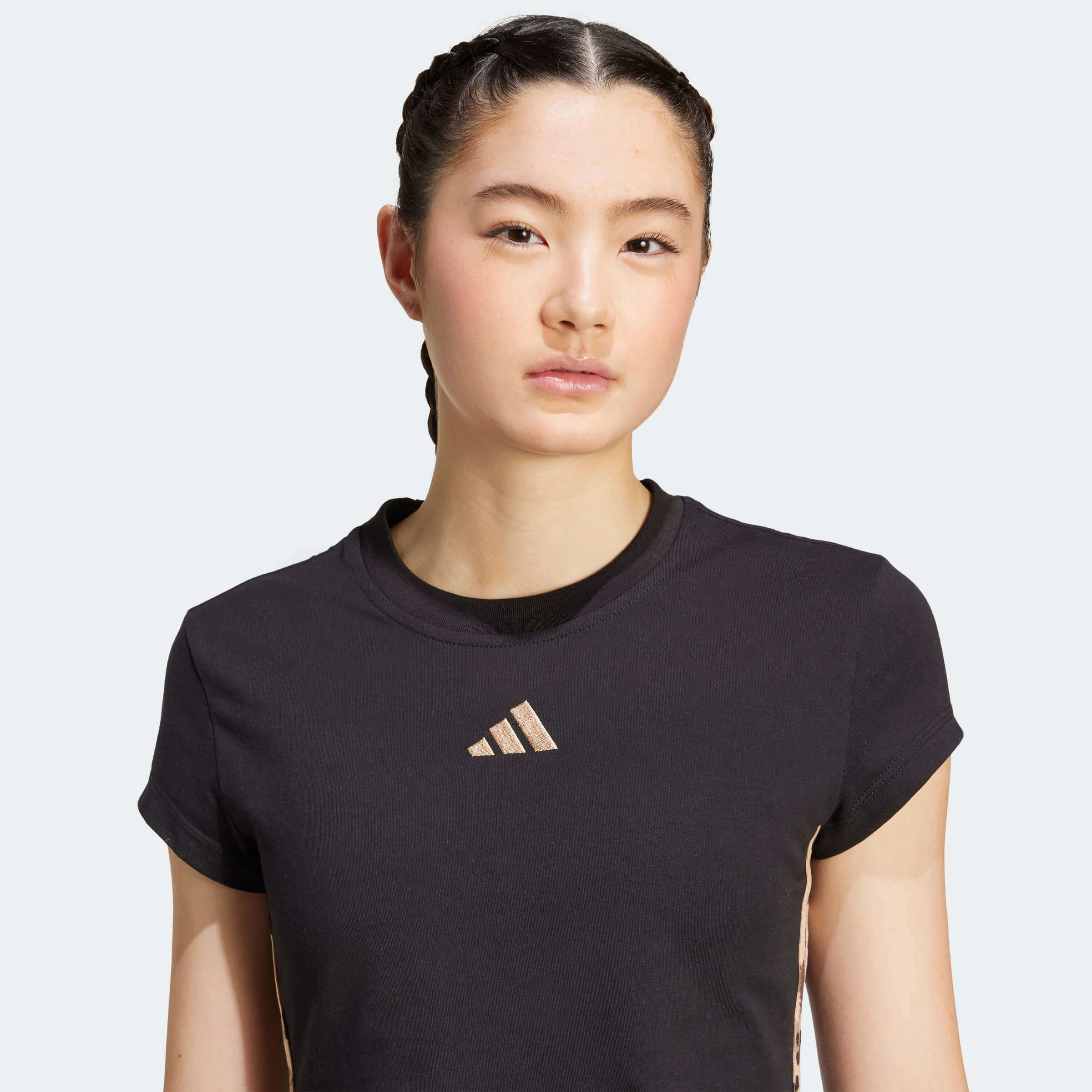 Дамска Тениска Adidas W AOP TEE детайл лого