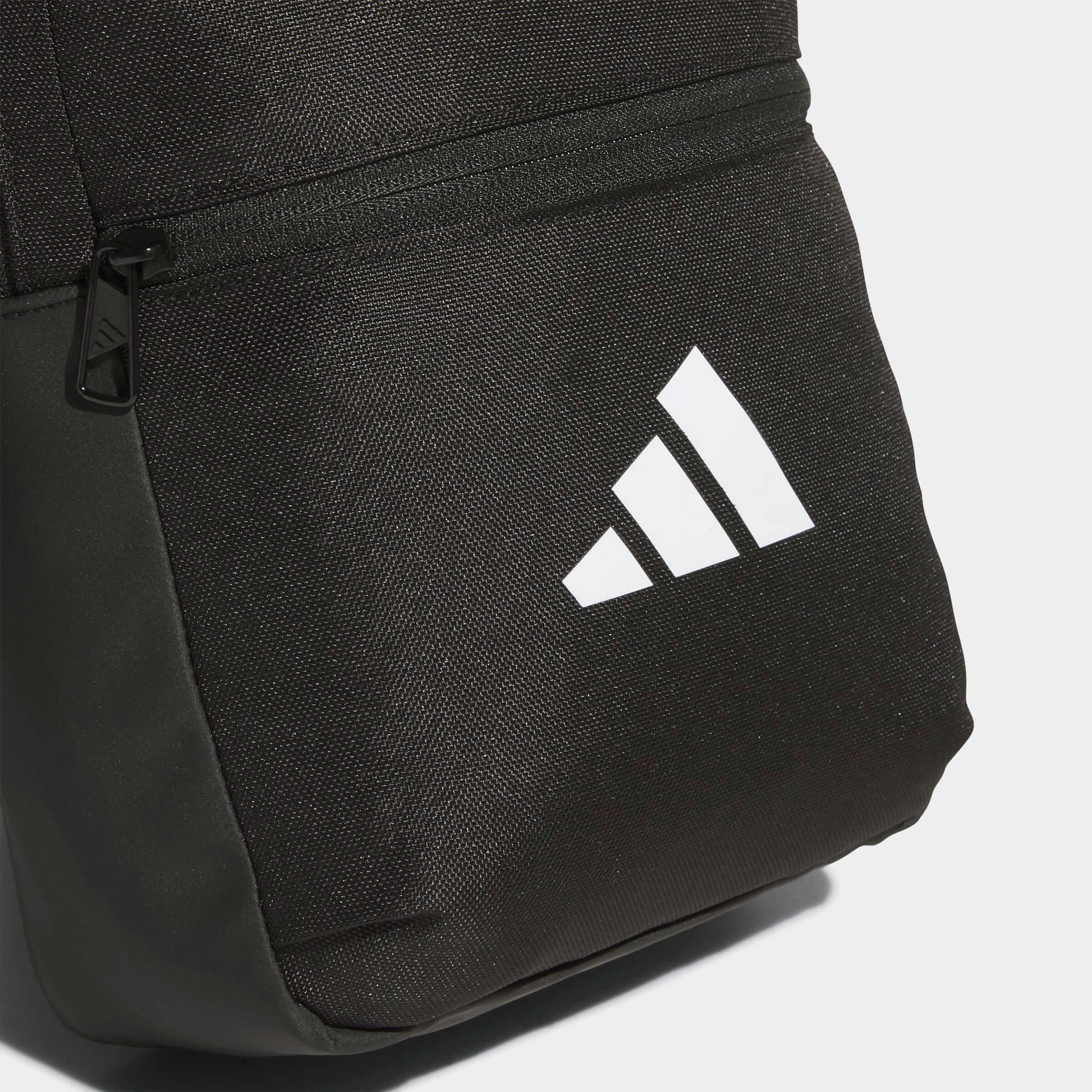 Чанта Adidas ESS ORGANIZER JM7152 детайл лого