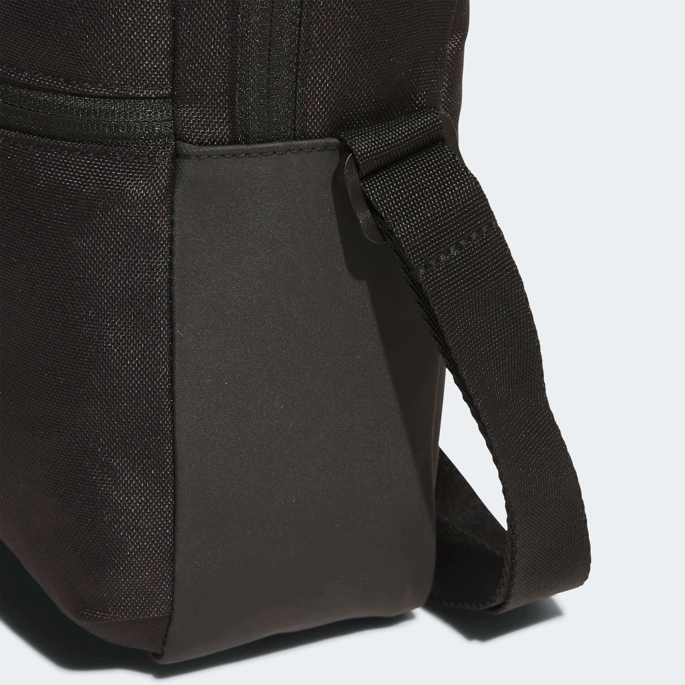 Чанта Adidas ESS ORGANIZER JM7152 детайл дръжка