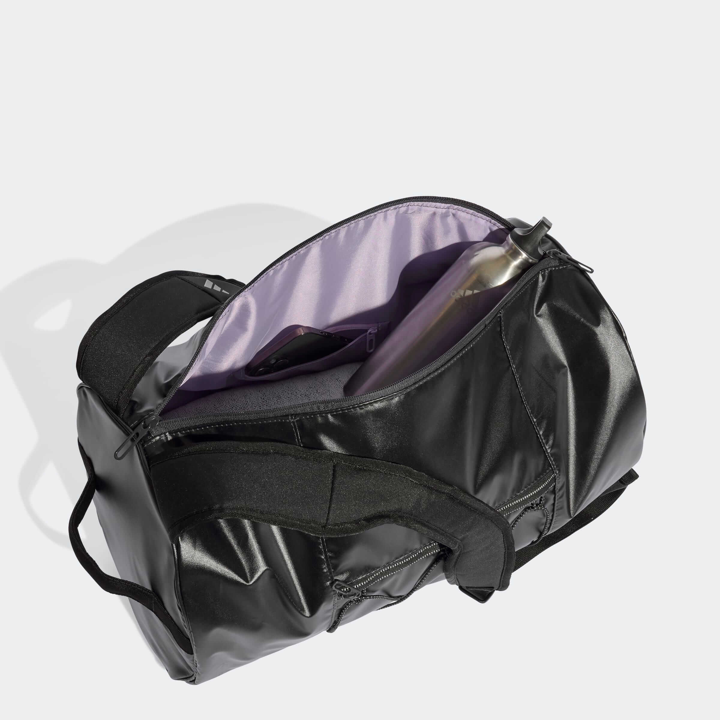 Раница Adidas GYM DUFFEL отворена