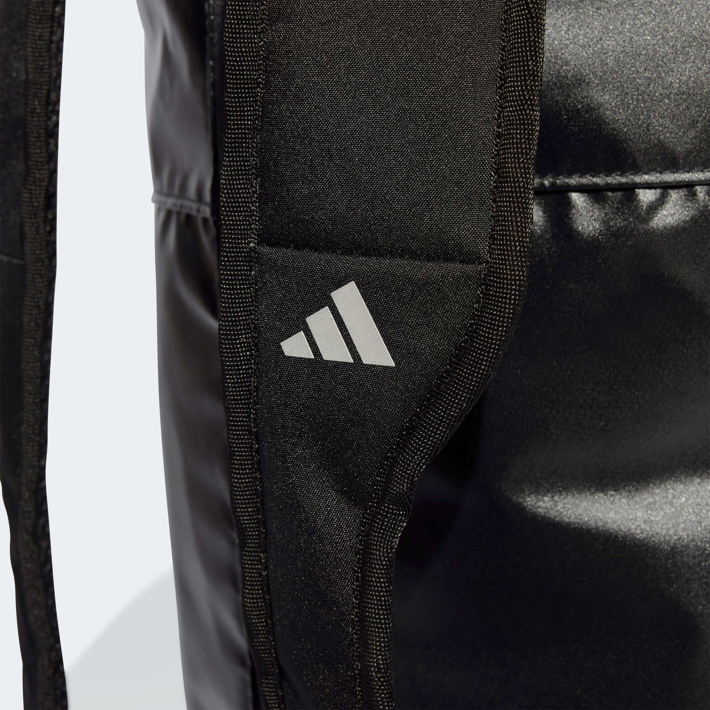 Раница Adidas GYM DUFFEL JN0867 детайл лого