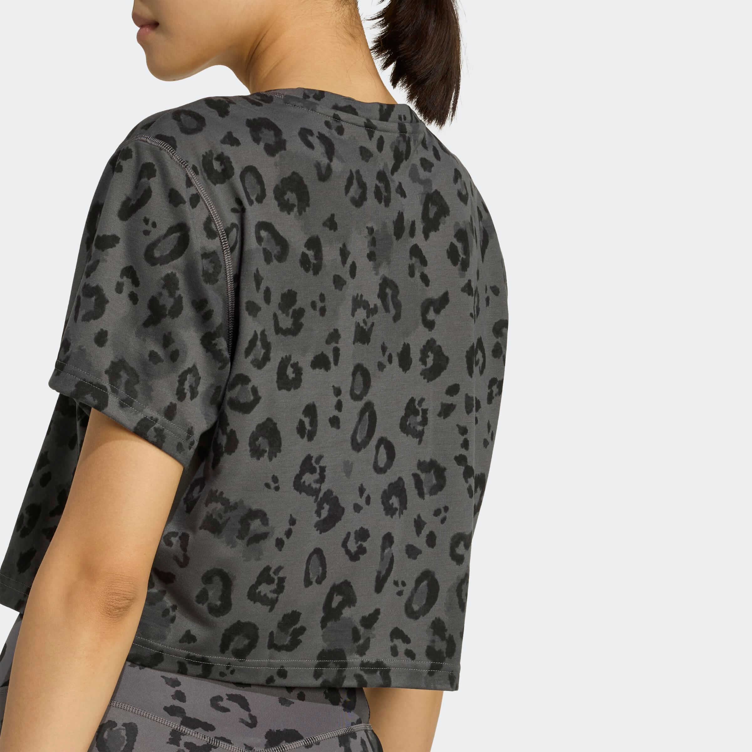 Дамска Тениска Adidas WE T-SHIRT AOP JN2646 детайл гръб