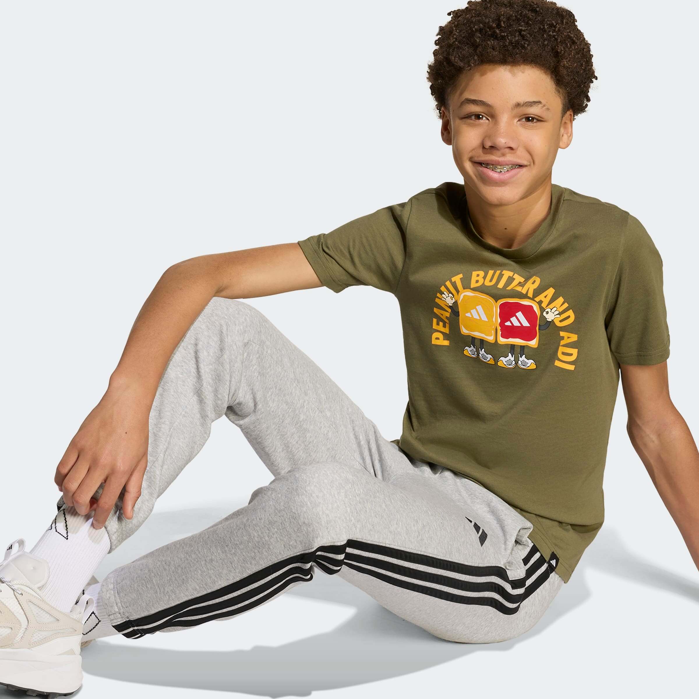 Тениска Adidas J FOOD T JV5250 в цял ръст
