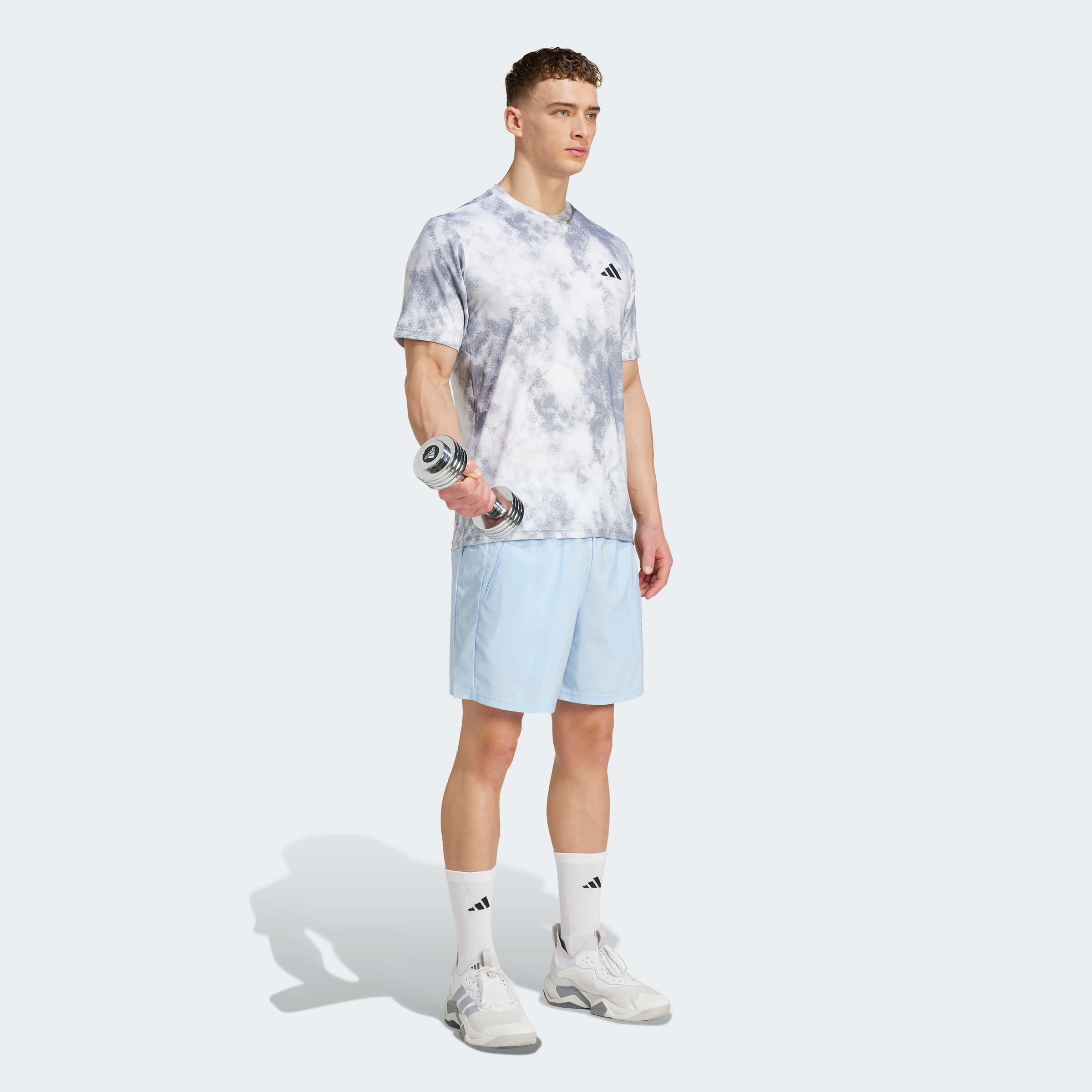 Мъжка Тениска Adidas SEA AOP T върху модел