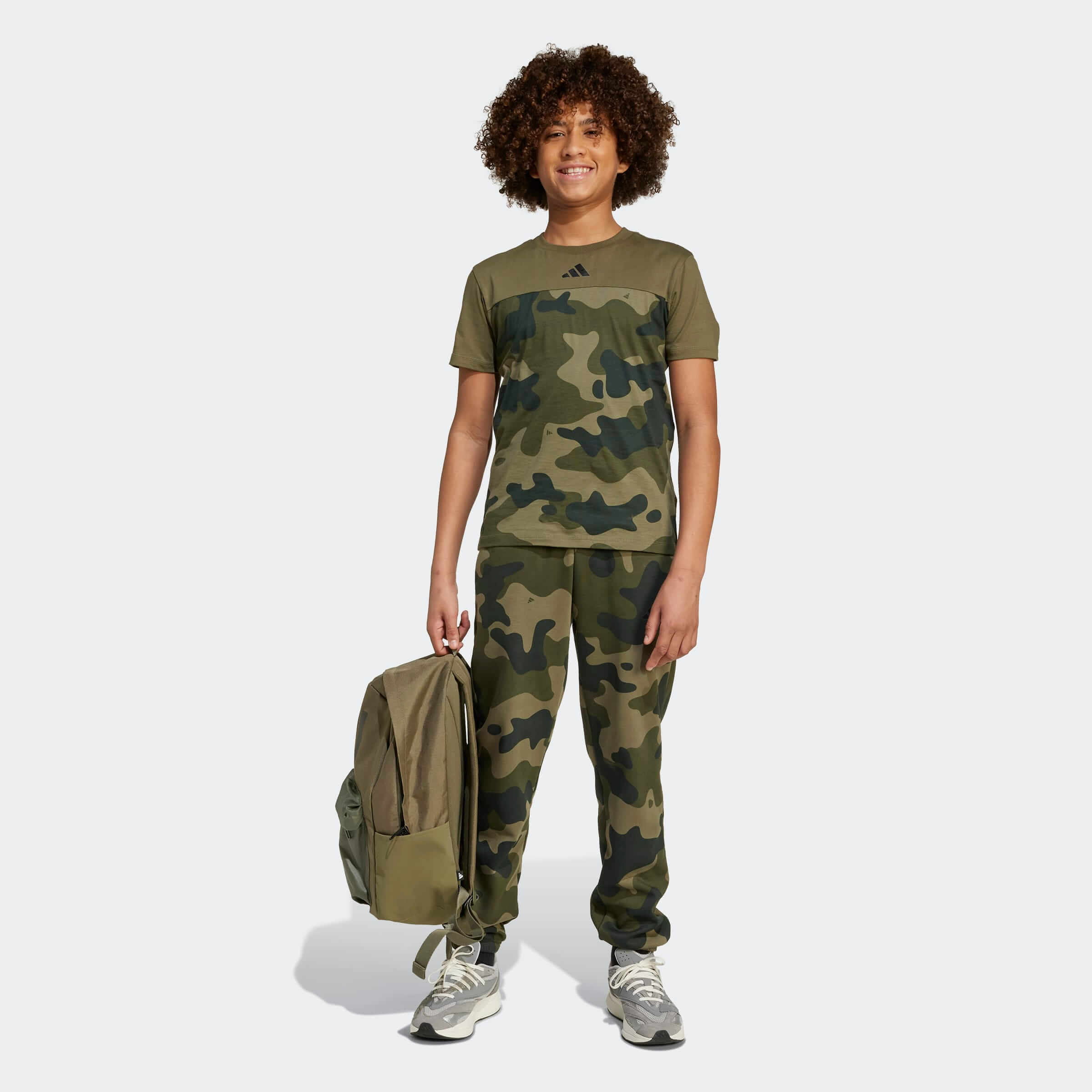 Юношеска Тениска Adidas J CAMO T JW2450 в цял ръст