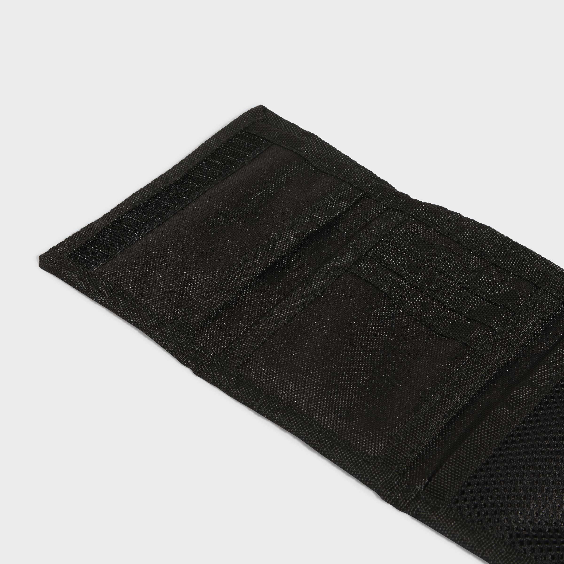 Портмоне Adidas LIN WAL GFX детайл разпределение