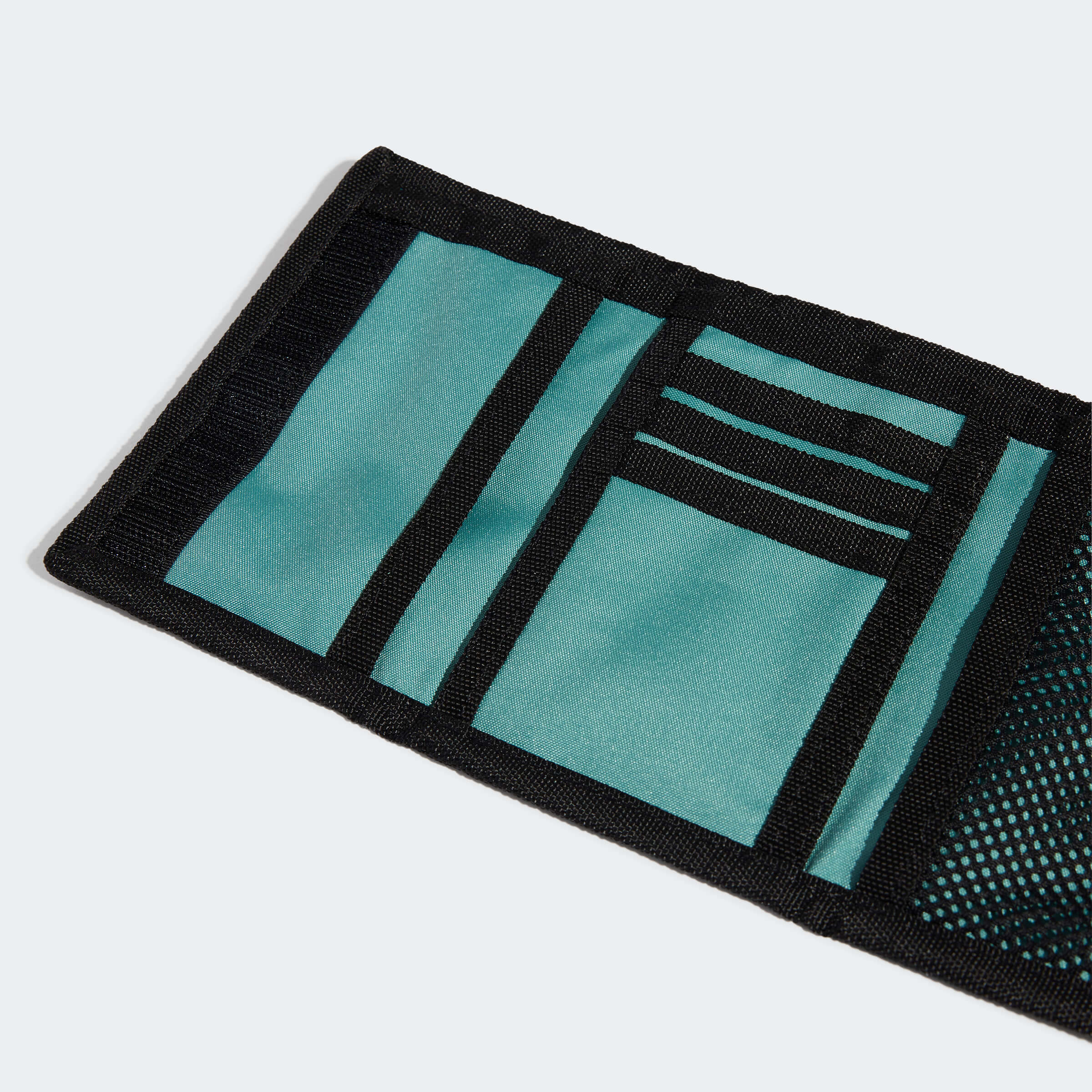 Портмоне Adidas LINEAR WALLET детайлна снимка на разпределението