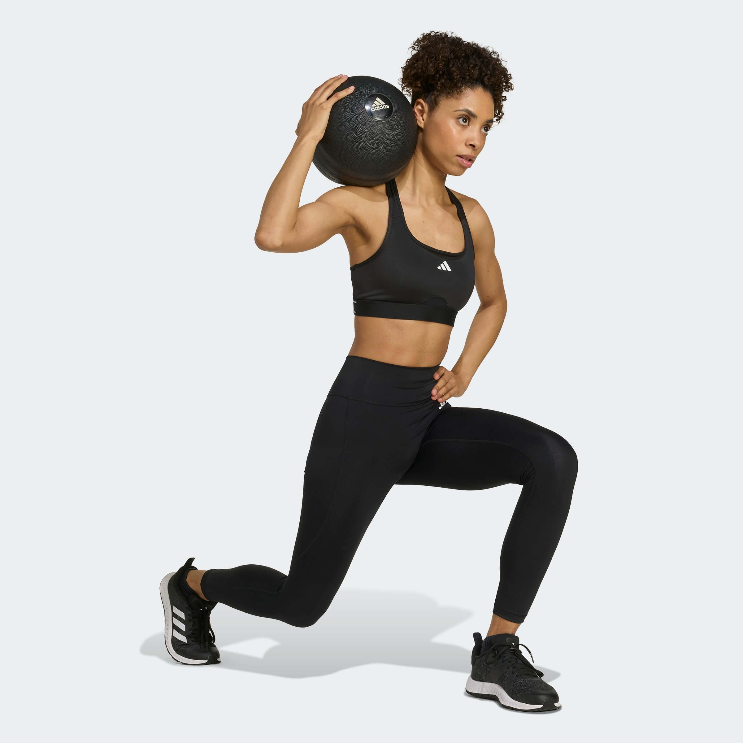 Дамски Клин Adidas OPT POW ESS 7/8 JY4815 върху модел