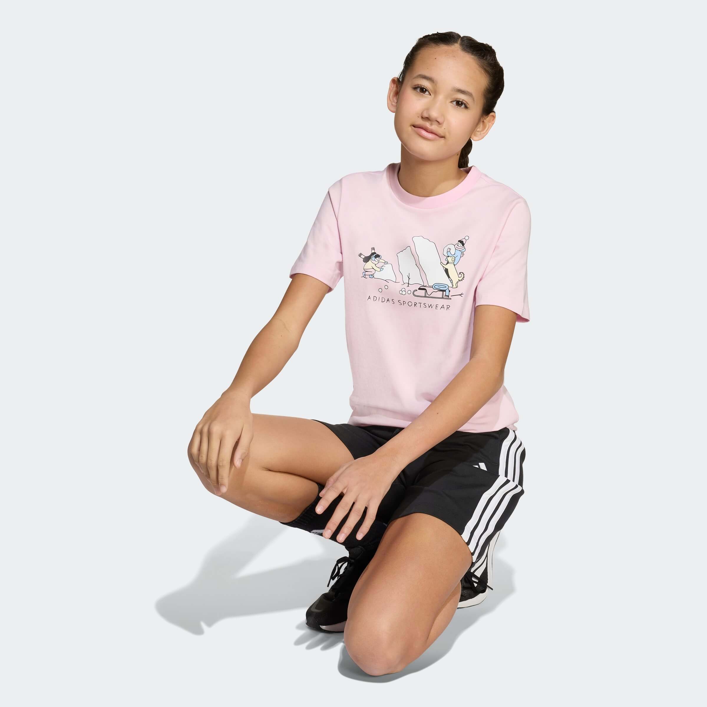 Детска Тениска Adidas J W SPORTS JY4949 върху модел