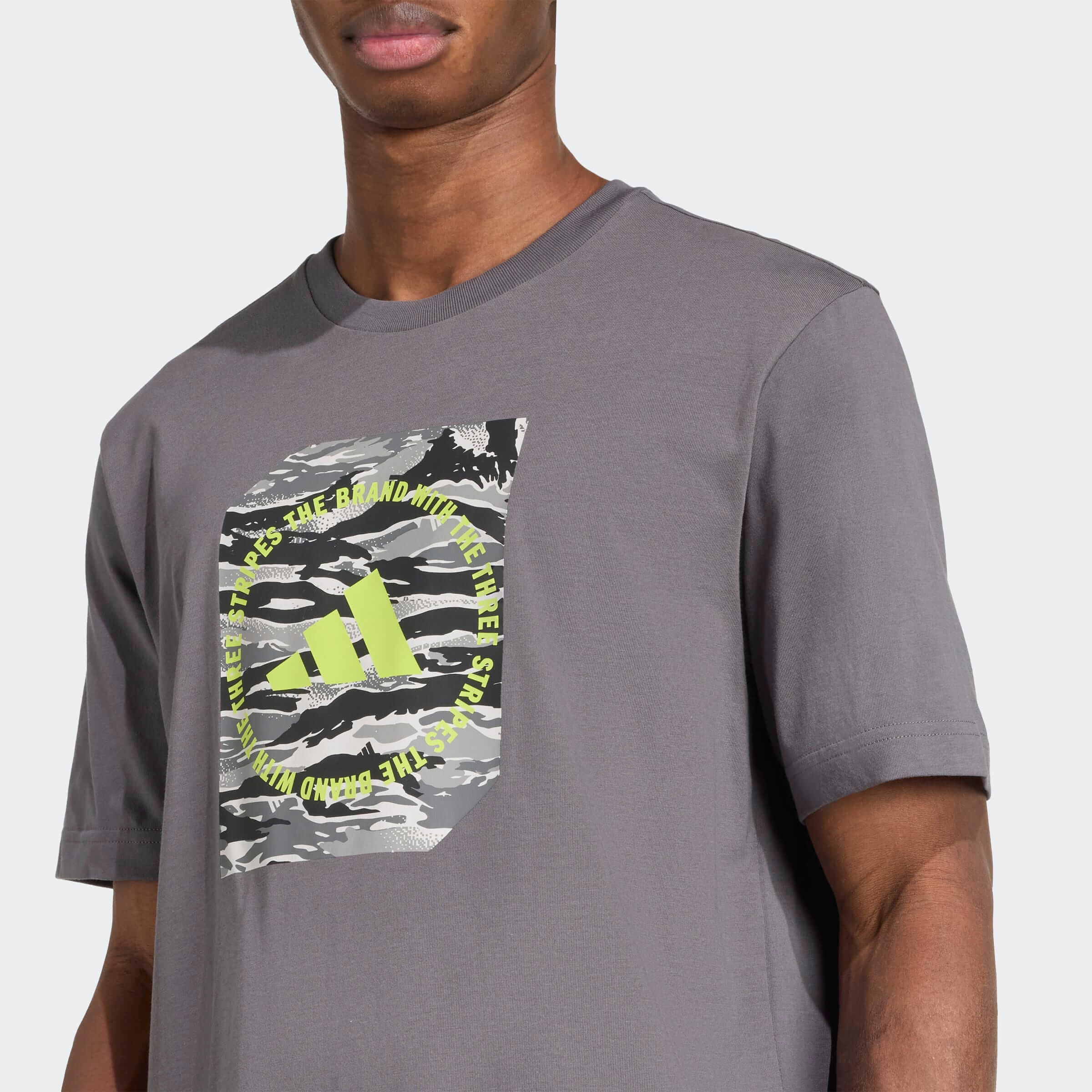 Мъжка Тениска Adidas M C CAMO BOX детайл принт