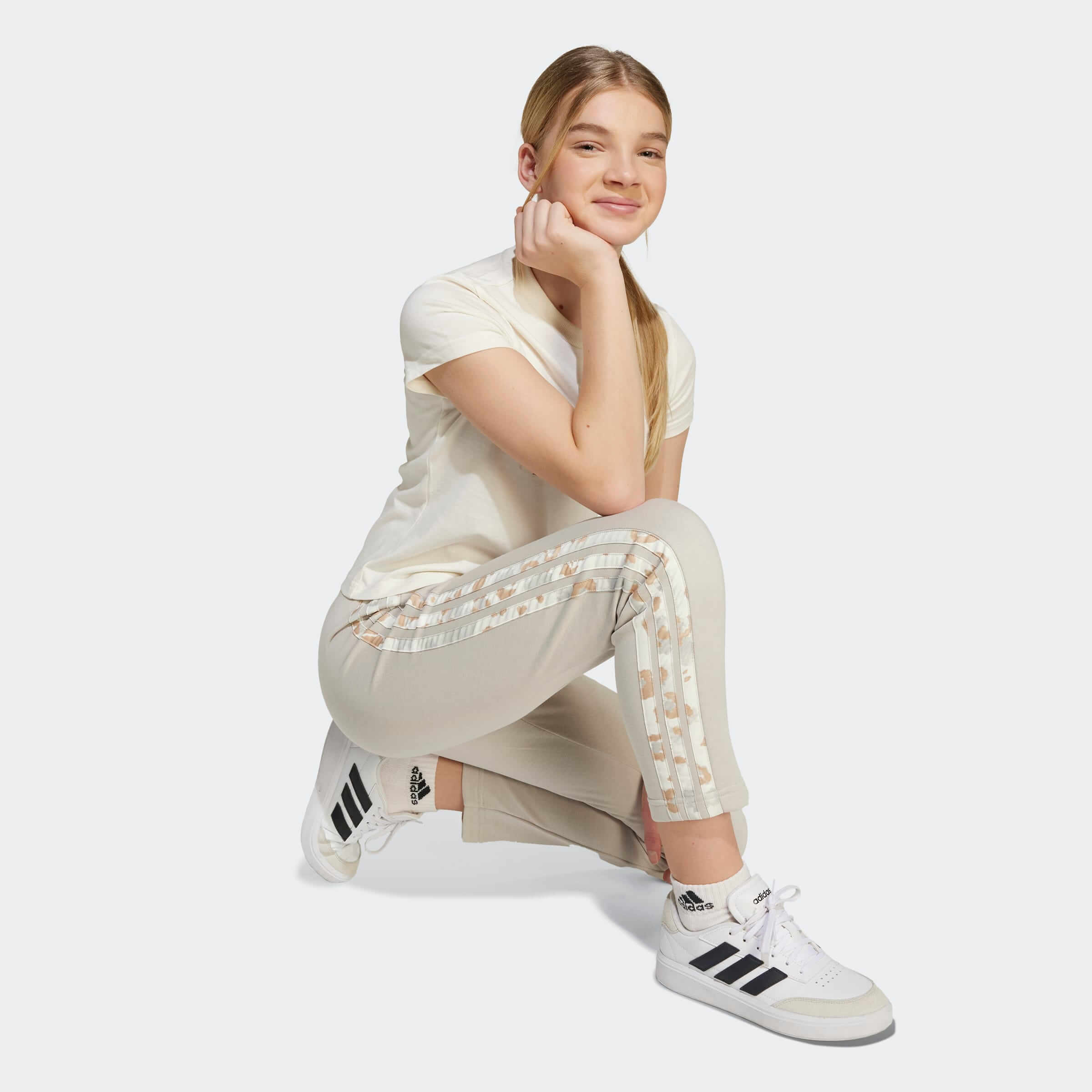 Юношеско Долнище Adidas G ANML 3S върху модел