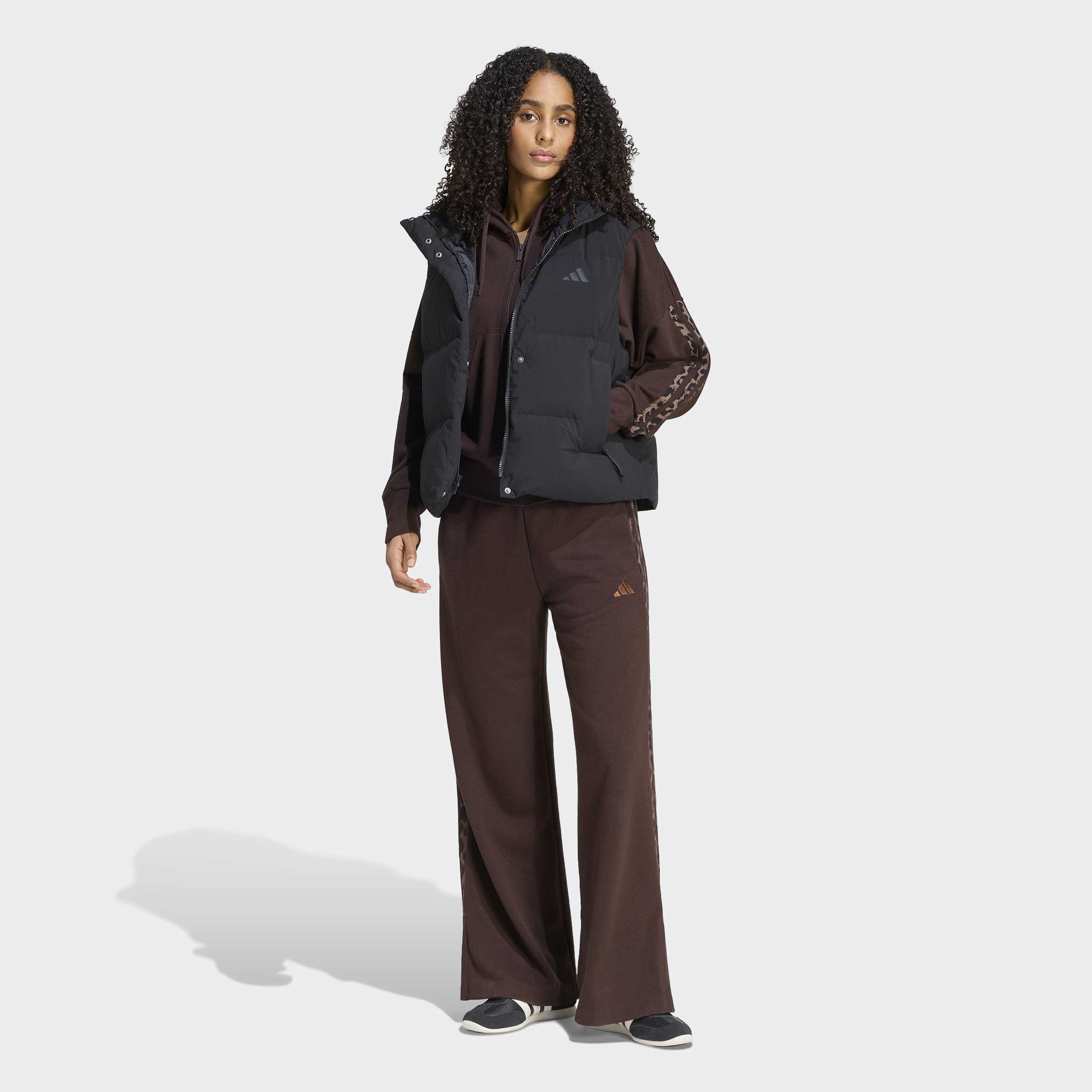 Дамски пухен елек Adidas Helionic Down KG1503, комбиниран със спортен екип