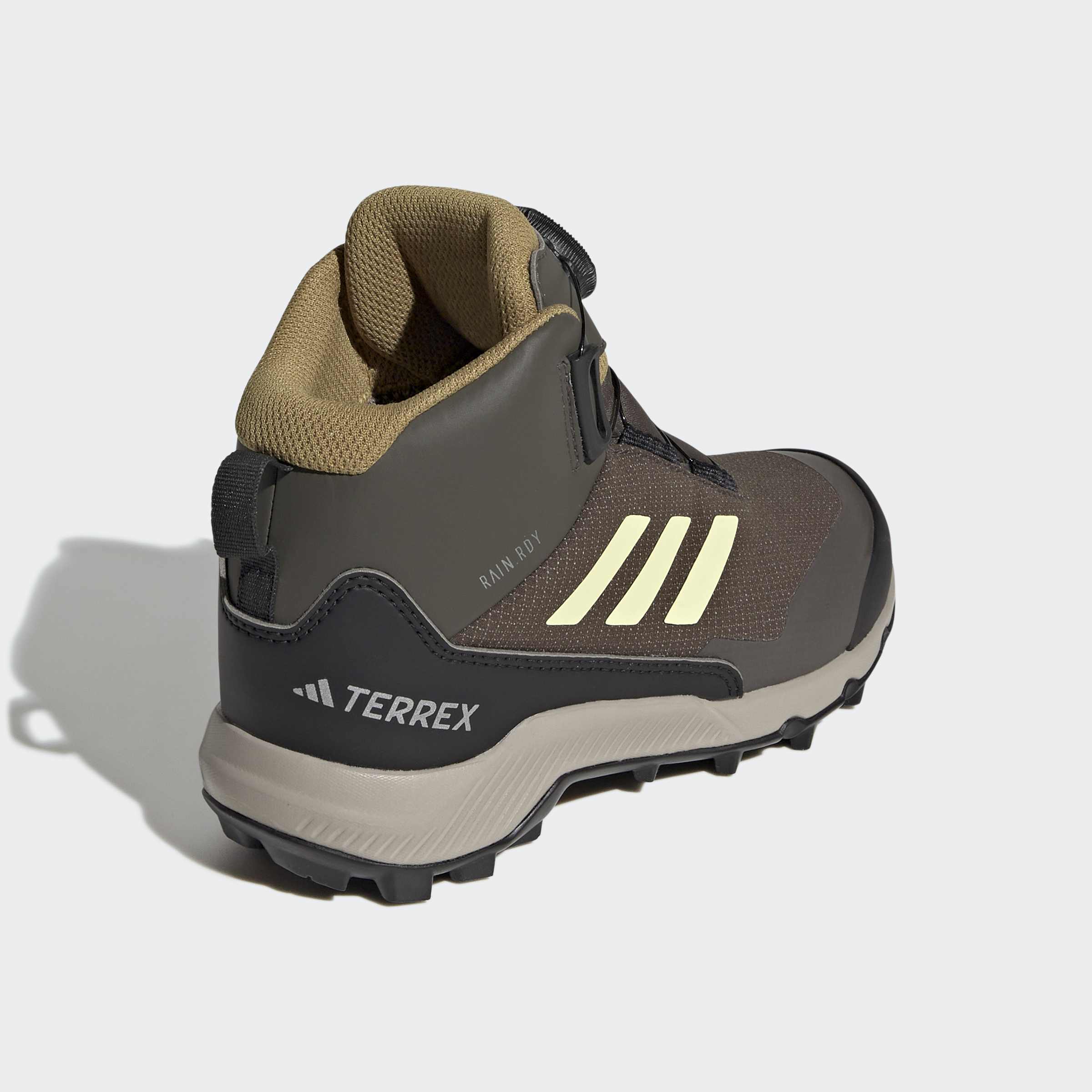 Детски туристически обувки adidas Terrex Winter Mid – подсилена пета, подплатена яка и лого TERREX