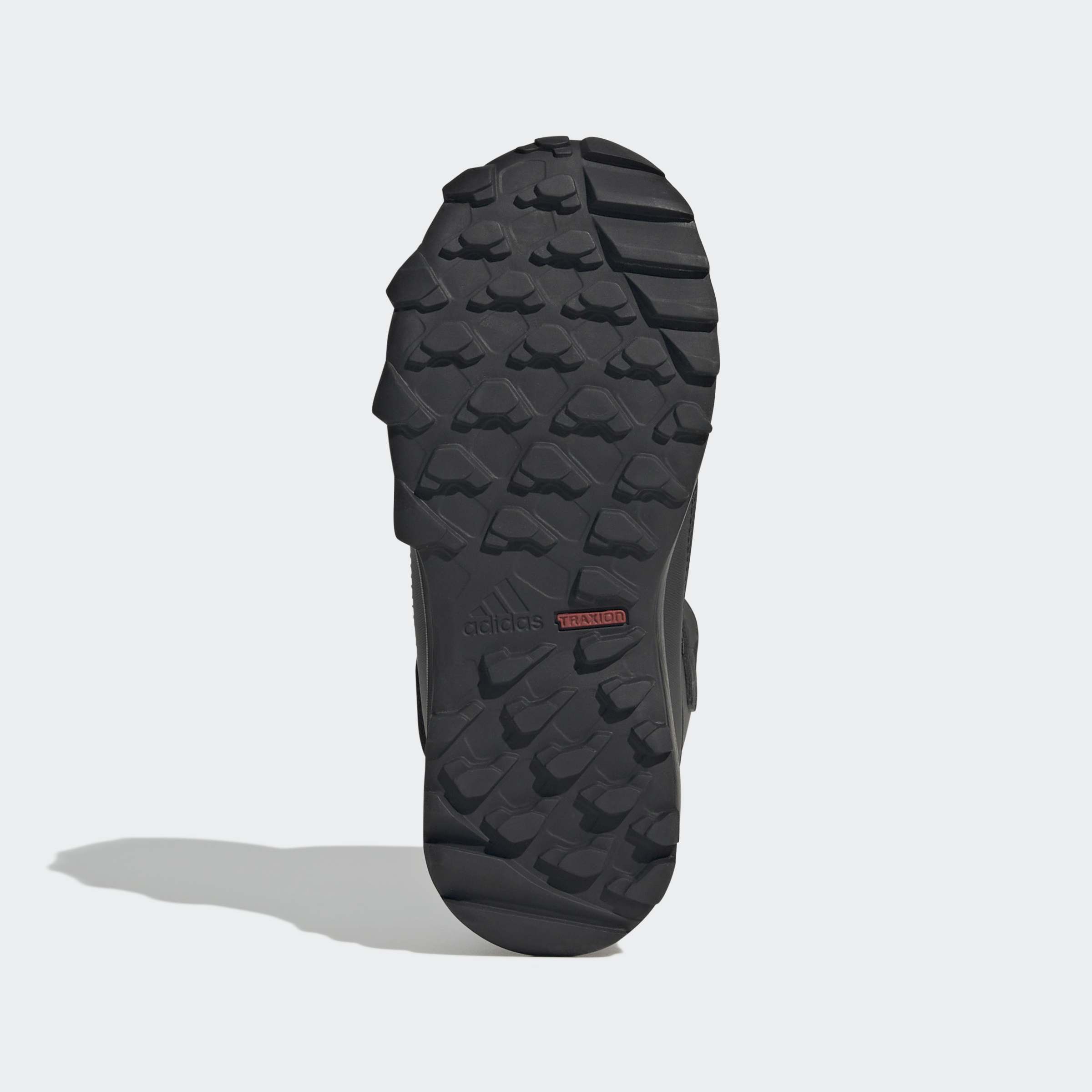 Детски зимни обувки adidas Terrex Snow – черна TRAXION подметка с дълбоки грайфери за сцепление върху различни настилки